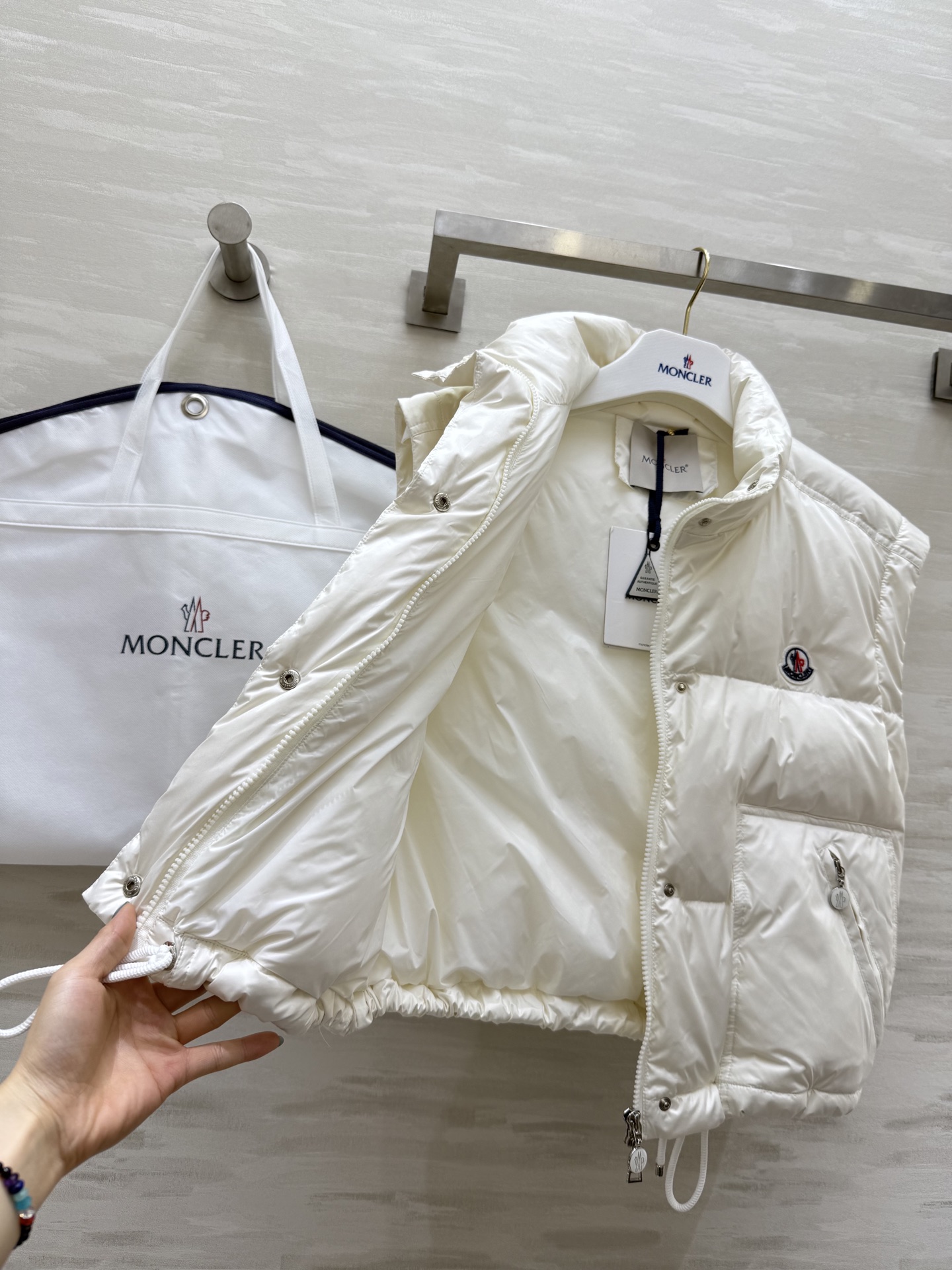 #Moncle♡²⁵秋冬新款 🉑️拆卸羽绒服 内里90白鸭绒填充 原单品质 现货来size：S/M/L（