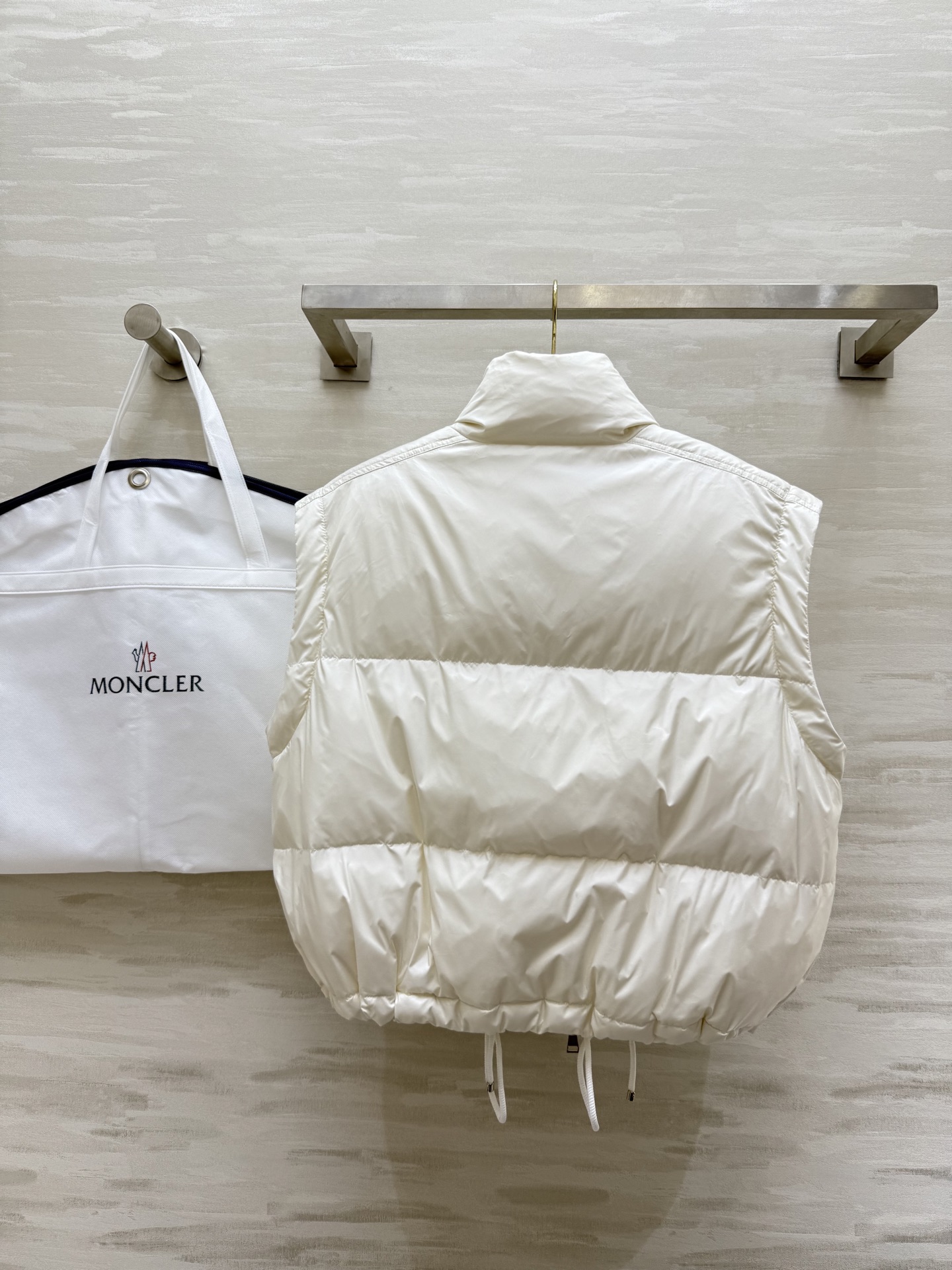 #Moncle♡²⁵秋冬新款 🉑️拆卸羽绒服 内里90白鸭绒填充 原单品质 现货来size：S/M/L（