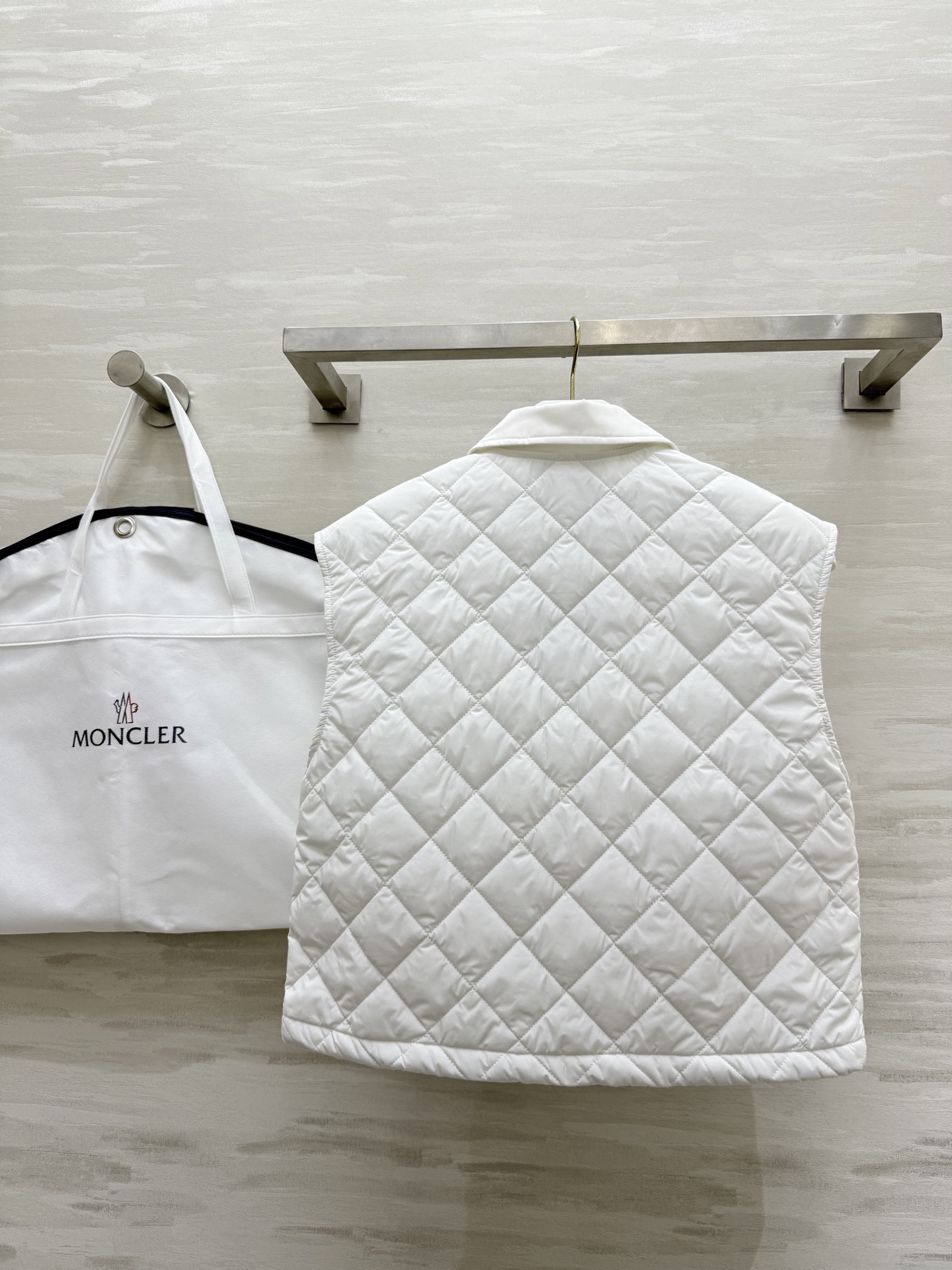 #Moncle♡²⁵秋冬新款 菱格翻领棉服马甲 高品质定制 现货首发size：S/M/L（s码胸围：92