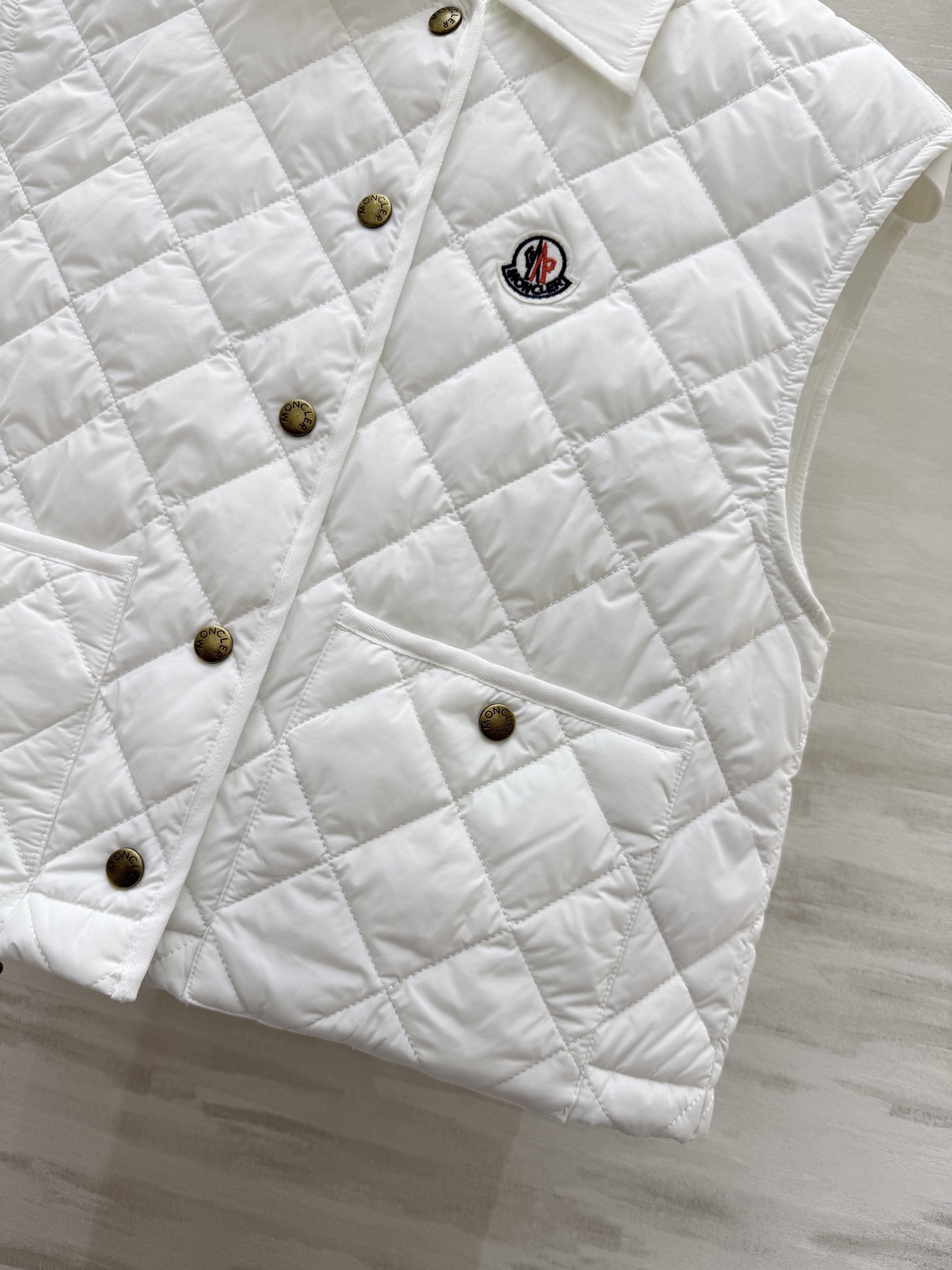 #Moncle♡²⁵秋冬新款 菱格翻领棉服马甲 高品质定制 现货首发size：S/M/L（s码胸围：92