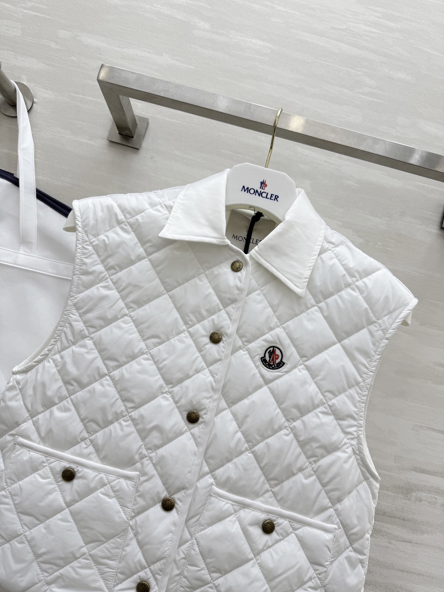 #Moncle♡²⁵秋冬新款 菱格翻领棉服马甲 高品质定制 现货首发size：S/M/L（s码胸围：92