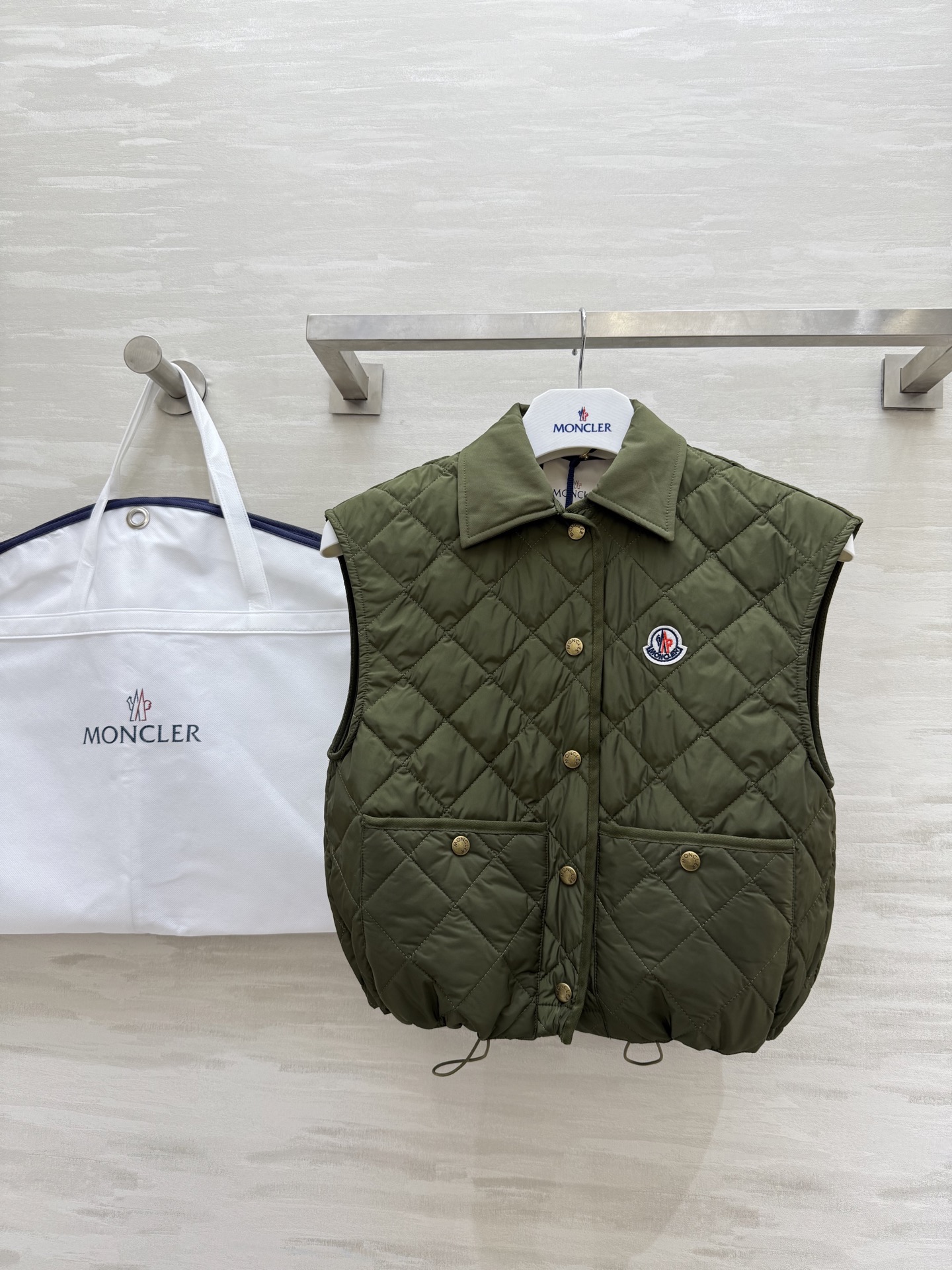 #Moncle♡²⁵秋冬新款 菱格翻领棉服马甲 高品质定制 现货首发size：S/M/L（s码胸围：92