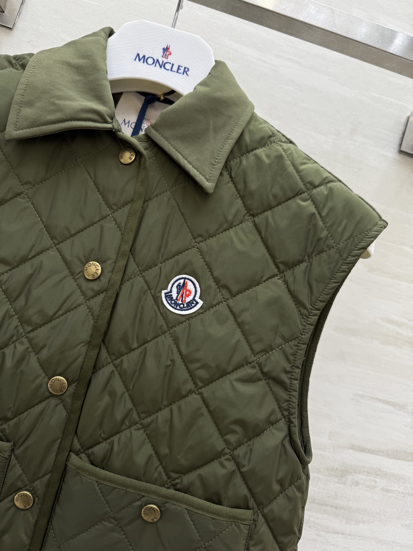 #Moncle♡²⁵秋冬新款 菱格翻领棉服马甲 高品质定制 现货首发size：S/M/L（s码胸围：92