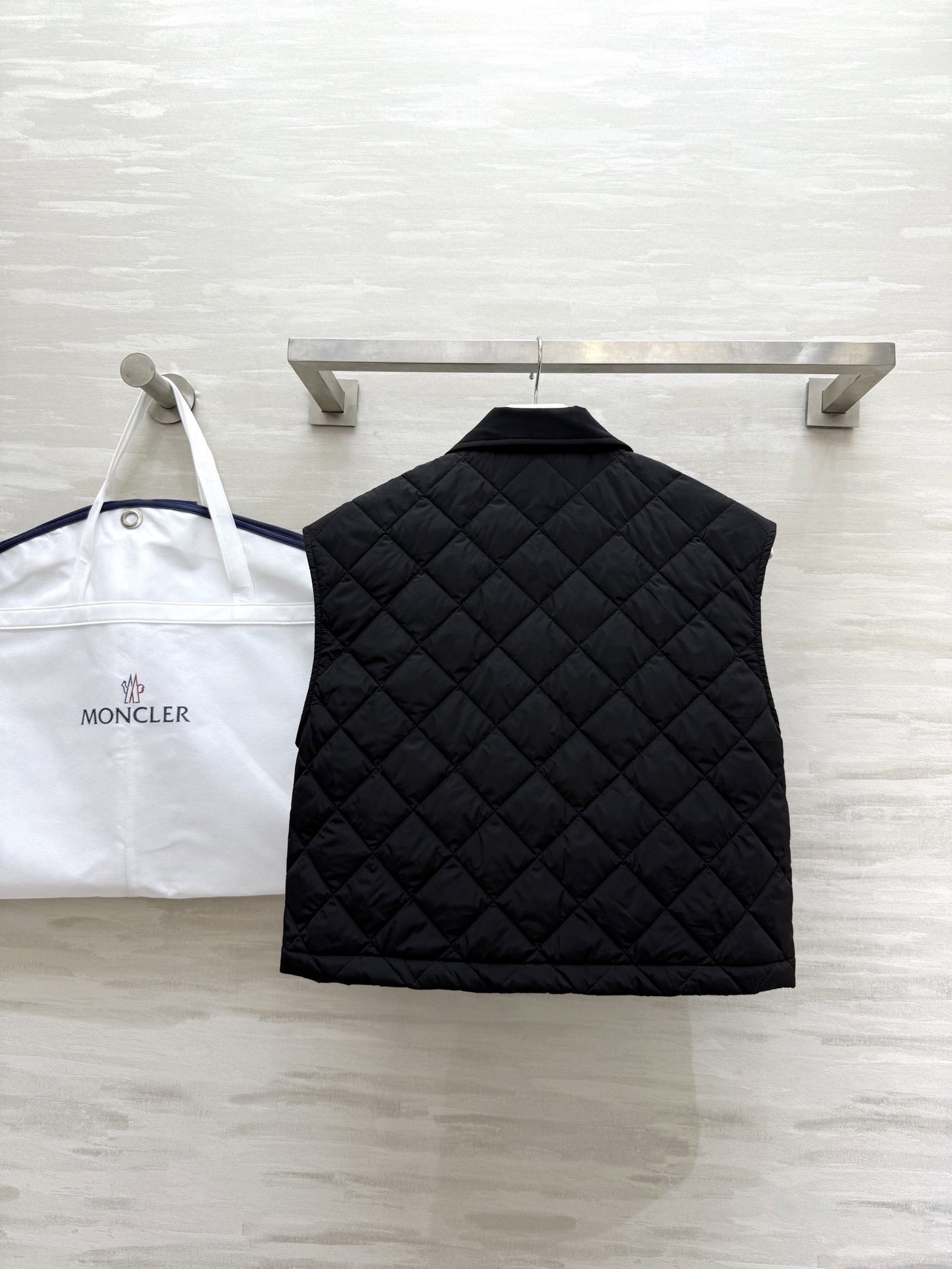 #Moncle♡²⁵秋冬新款 菱格翻领棉服马甲 高品质定制 现货首发size：S/M/L（s码胸围：92