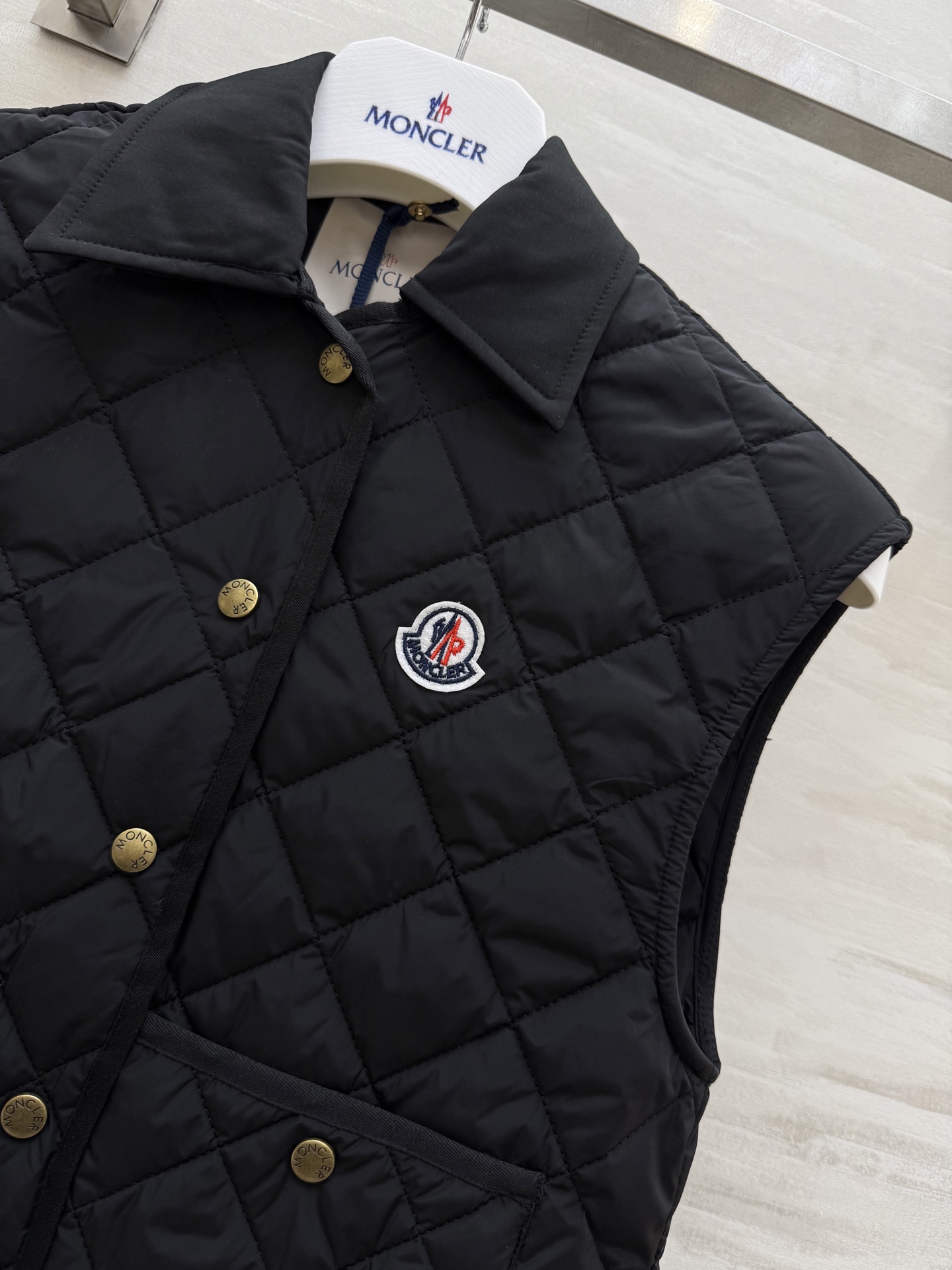 #Moncle♡²⁵秋冬新款 菱格翻领棉服马甲 高品质定制 现货首发size：S/M/L（s码胸围：92