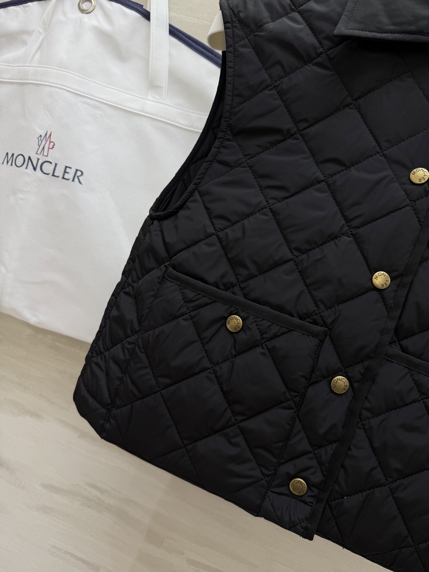 #Moncle♡²⁵秋冬新款 菱格翻领棉服马甲 高品质定制 现货首发size：S/M/L（s码胸围：92
