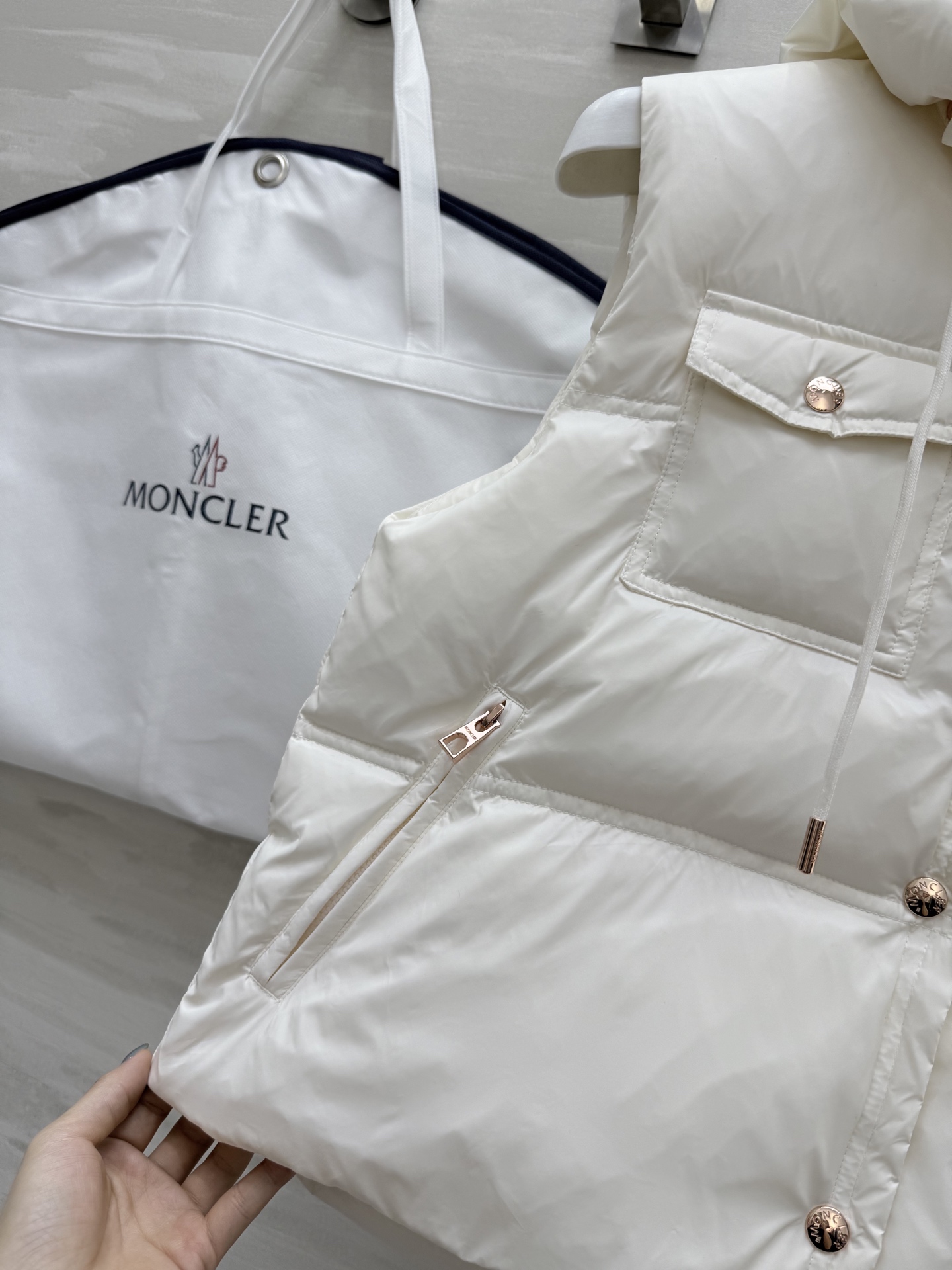 #Moncle♡²⁵秋冬新款 连帽羽绒马甲外套 可拆卸连帽设计 内里填充90白鸭绒 专柜同步 现货首发s