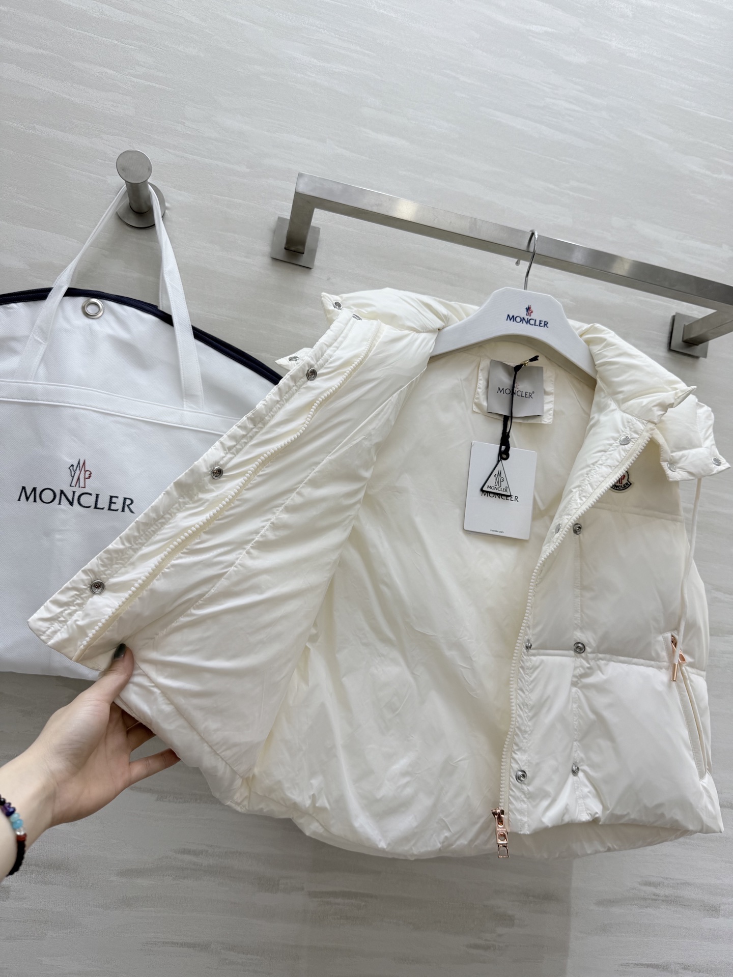 #Moncle♡²⁵秋冬新款 连帽羽绒马甲外套 可拆卸连帽设计 内里填充90白鸭绒 专柜同步 现货首发s