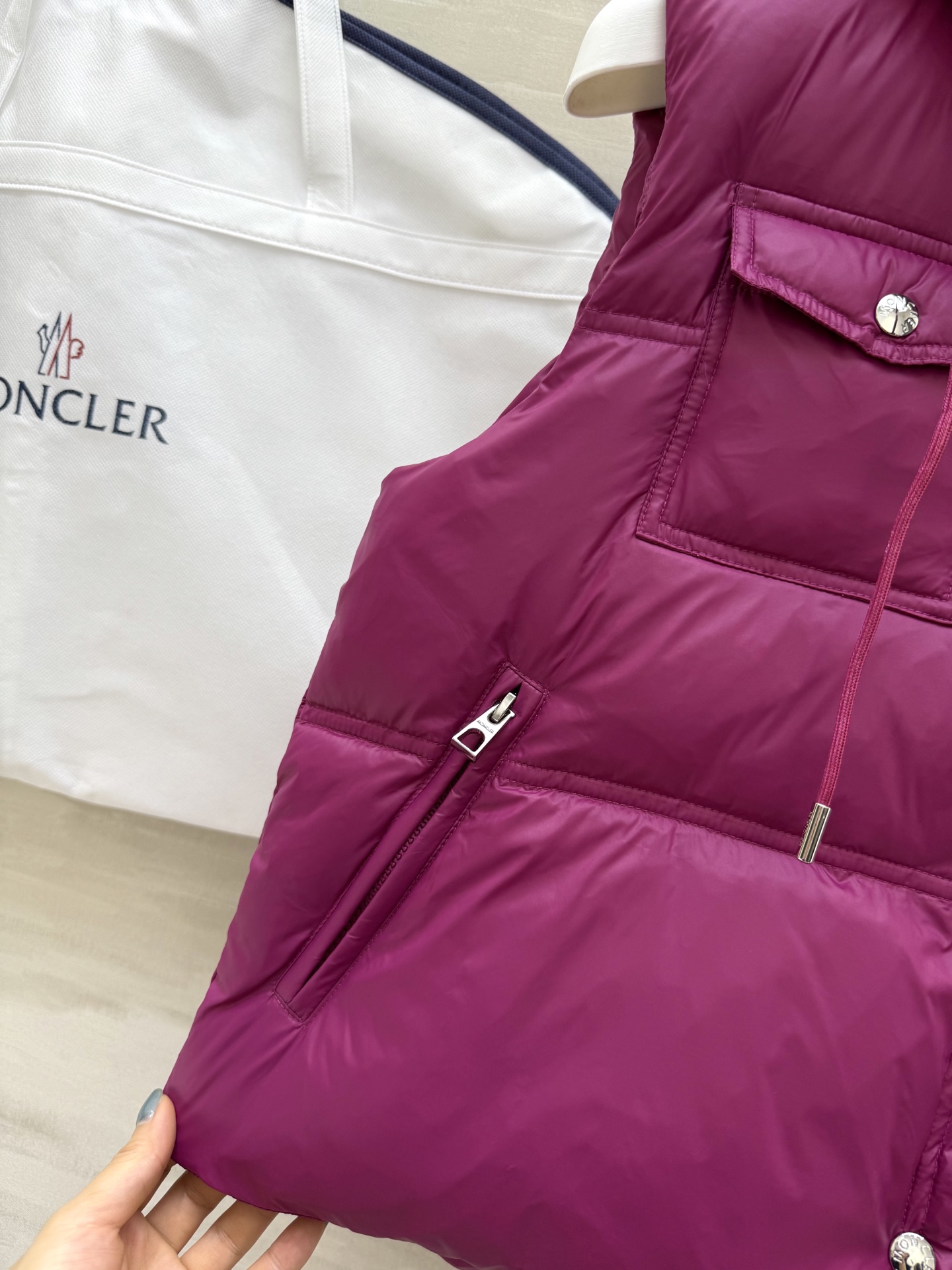 #Moncle♡²⁵秋冬新款 连帽羽绒马甲外套 可拆卸连帽设计 内里填充90白鸭绒 专柜同步 现货首发s