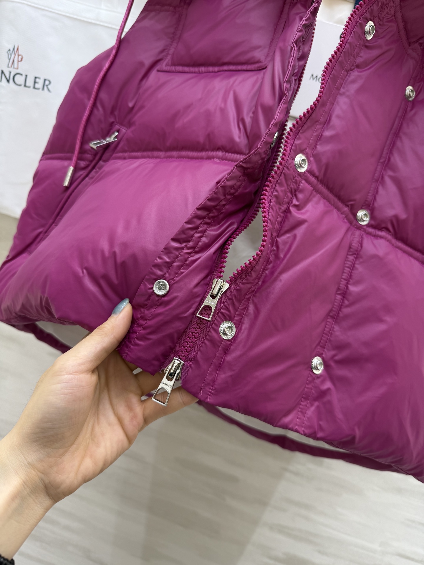#Moncle♡²⁵秋冬新款 连帽羽绒马甲外套 可拆卸连帽设计 内里填充90白鸭绒 专柜同步 现货首发s