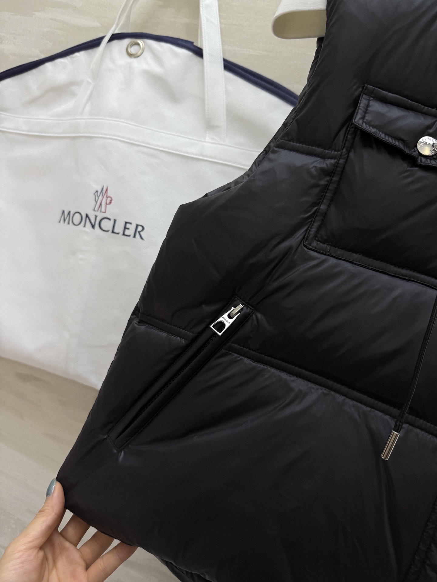 #Moncle♡²⁵秋冬新款 连帽羽绒马甲外套 可拆卸连帽设计 内里填充90白鸭绒 专柜同步 现货首发s