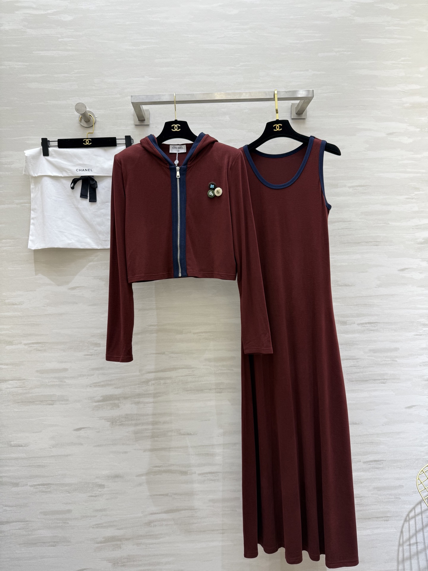 NO:563053,#Chane Hooded Jacket Vest Long Skirt Two-piece Wool Suit Vest Long Skirt Slim Fit Customized Wool Blended Fabric Skin-Friendly and Comfortable High-Quality Customized Available Now Available SizeS/M/L/XL (M size coat shoulder width 41, bust 104, length 45, strap bust 80, skirt length 130),,chanel,skirts,jackets & coats,hats,alexander wang19860909#Chane连帽外套背心长裙两件套羊毛套装 背心长裙修身显瘦 定制羊毛混纺面料亲肤舒适 高品质定制 现货首发sizeS/M/L/XL（M码外套肩宽41,胸围104,衣长45,吊带胸围80,裙长130）,,chanel,skirts,jackets & coats,hats,alexander wang,Women's clothing