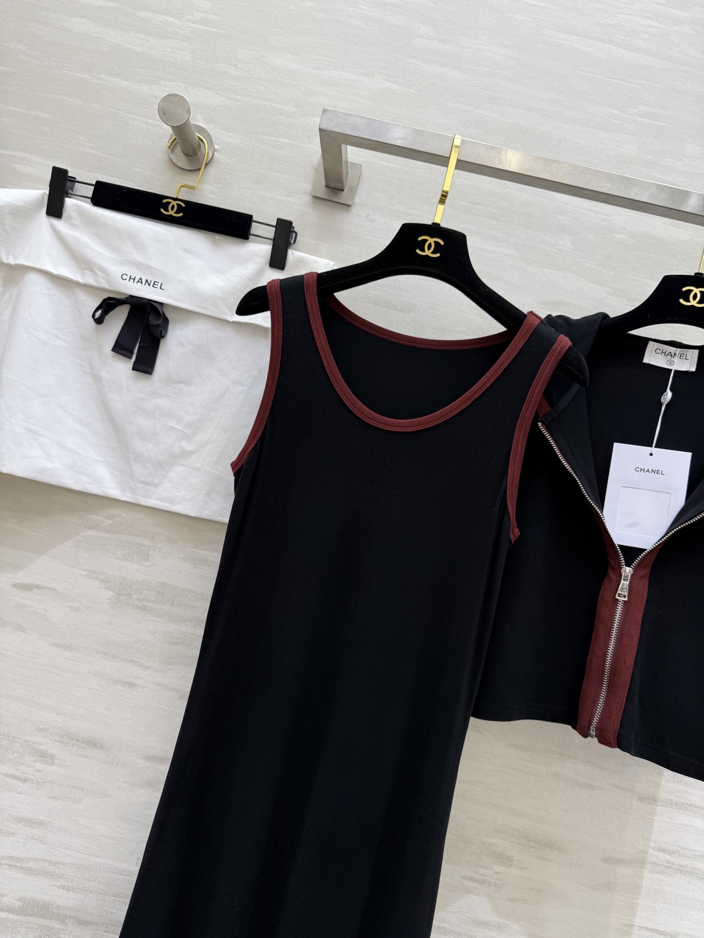 #Chane♡连帽外套➕背心长裙两件套羊毛套装 背心长裙修身显瘦 定制羊毛混纺面料亲肤舒适 高品质定制 