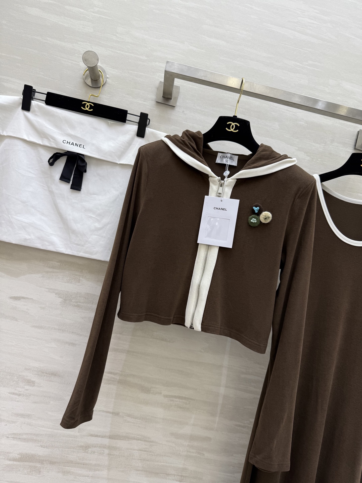 #Chane♡连帽外套➕背心长裙两件套羊毛套装 背心长裙修身显瘦 定制羊毛混纺面料亲肤舒适 高品质定制 