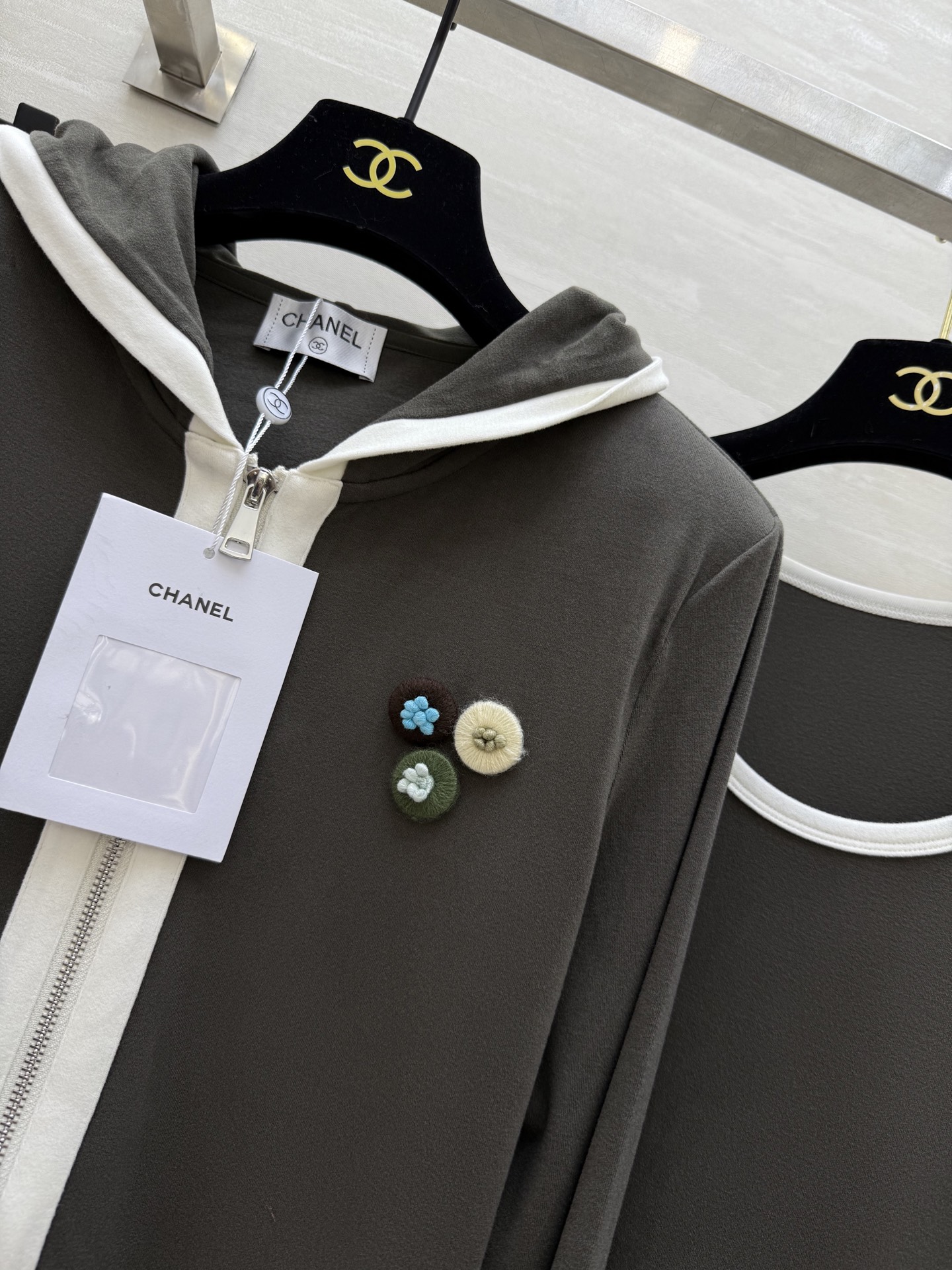 #Chane♡连帽外套➕背心长裙两件套羊毛套装 背心长裙修身显瘦 定制羊毛混纺面料亲肤舒适 高品质定制 