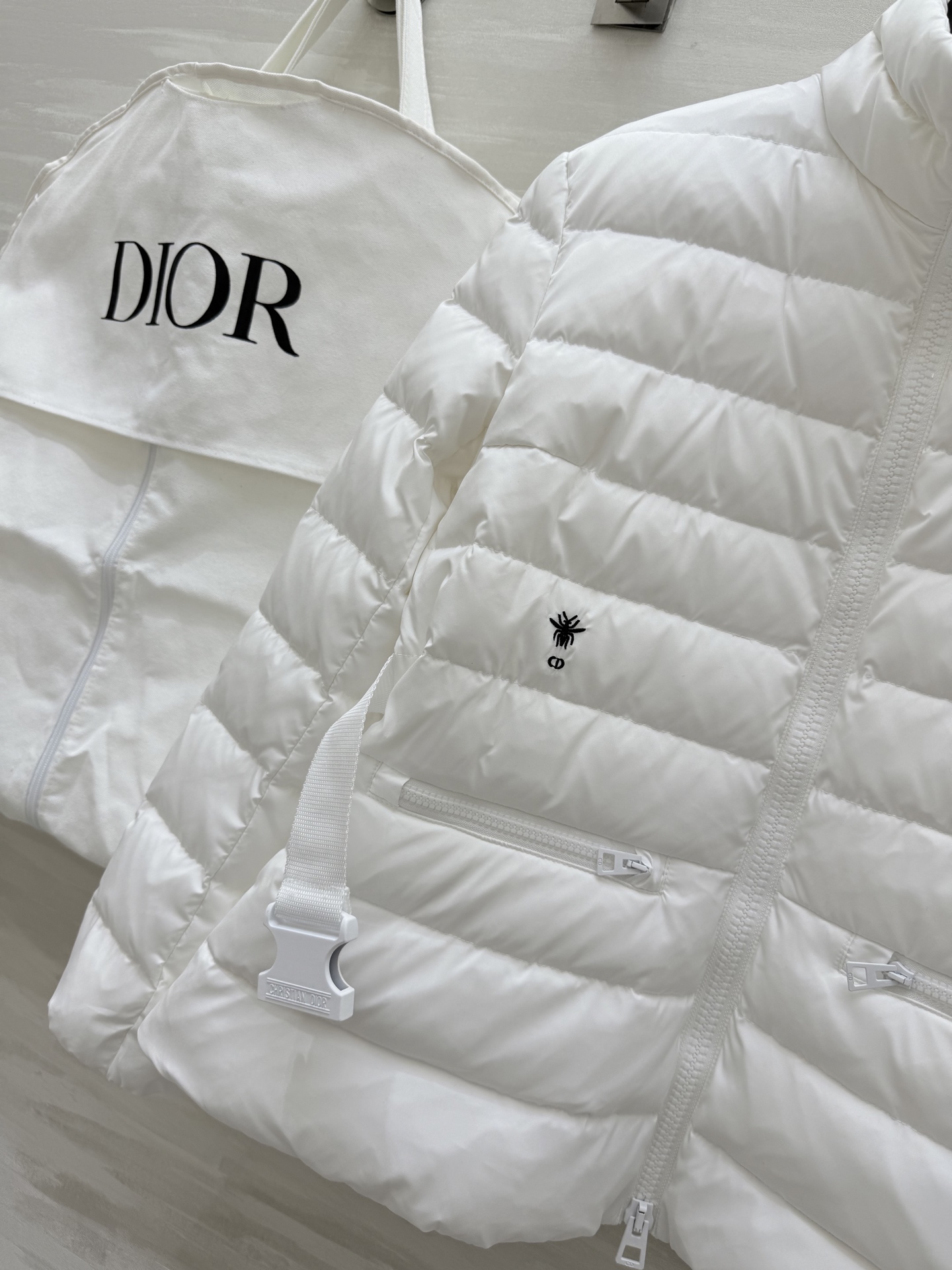 #DIO♡²⁵秋冬新款 立领收腰羽绒服 内里90白鸭绒填充 高品质 现货来size：S/M/L（s码肩宽