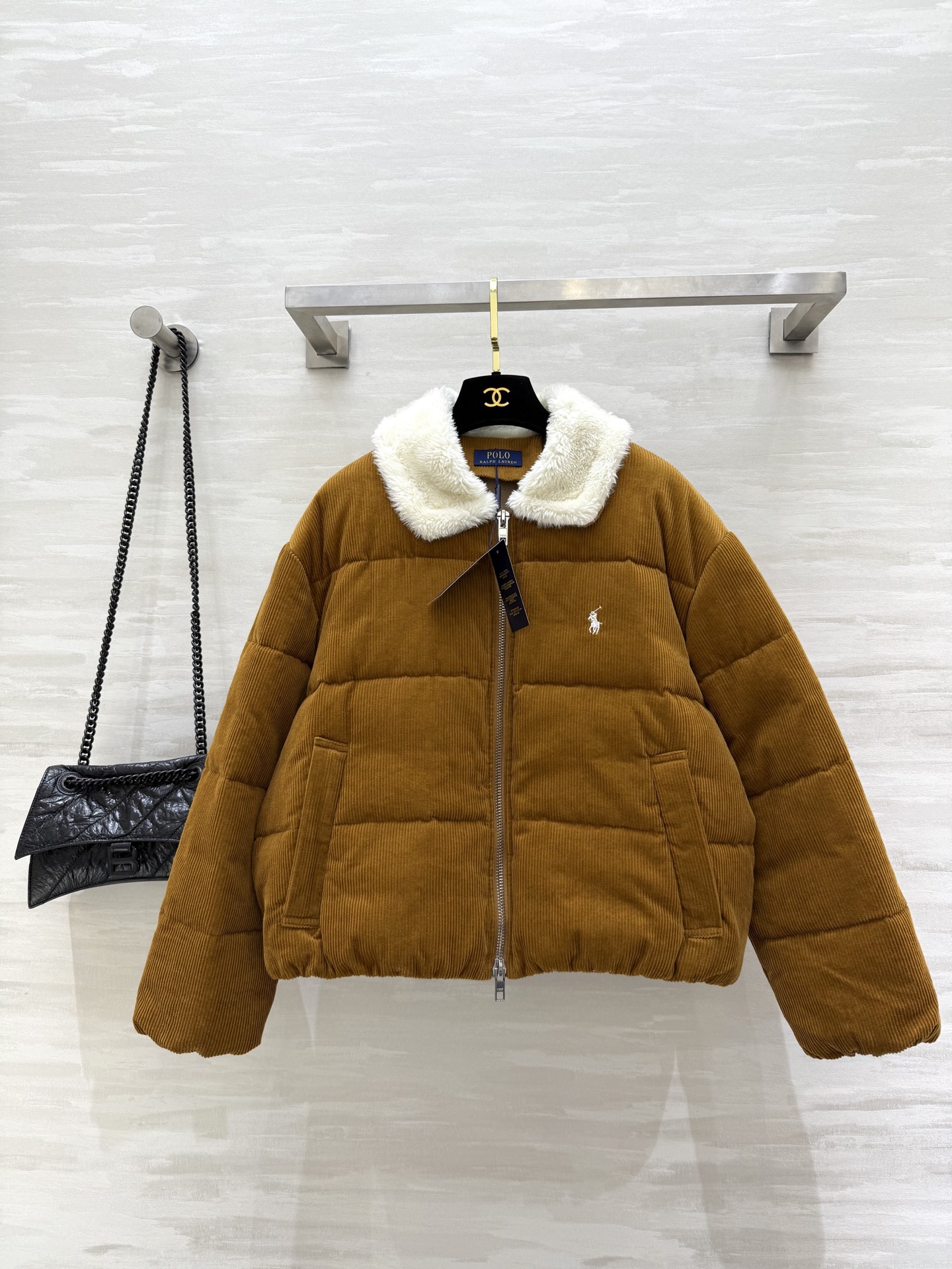 NO:564094,Comes with dust bag #Ralph Lauren Autumn and Winter New Eco-friendly lambswool down jacket, filled with 90% white duck down on the inside, high-density corduroy outer layer, high quality, available in stock, sizeS/M/L (S size shoulder width 52, chest 118, length 53),,jackets & coats,down jacket,alexander wang19860909配防尘袋#拉夫劳伦秋冬新款 环保羊羔毛羽绒外套 内里饱满90白鸭绒填充 外层高密灯芯绒面料 高品质 现货首发sizeS/M/L（s码肩宽52,胸围118,衣长53）,,jackets & coats,down jacket,alexander wang,Women's clothing