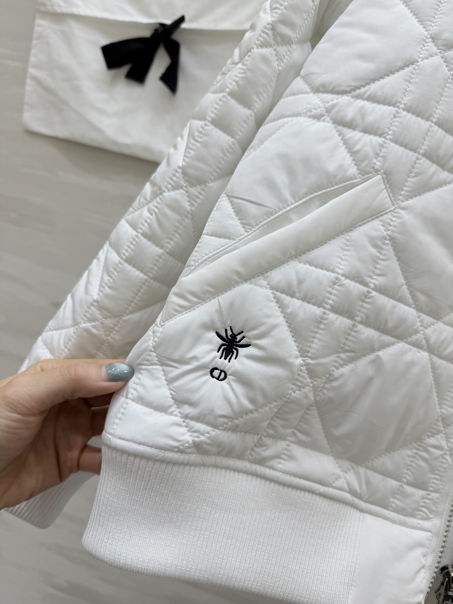 #DIO♡²⁵秋冬新款 老钱风穿搭 大翻领设计戴妃格纹夹棉外套 重工CD蜜蜂🐝刺绣点缀🪡 高品质 现货首