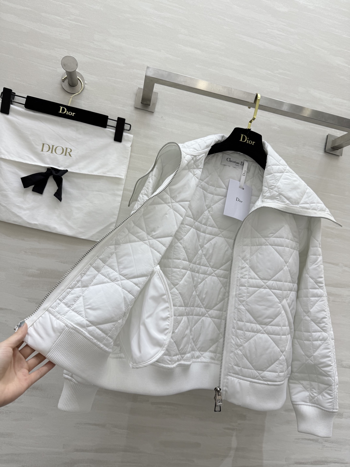 #DIO♡²⁵秋冬新款 老钱风穿搭 大翻领设计戴妃格纹夹棉外套 重工CD蜜蜂🐝刺绣点缀🪡 高品质 现货首