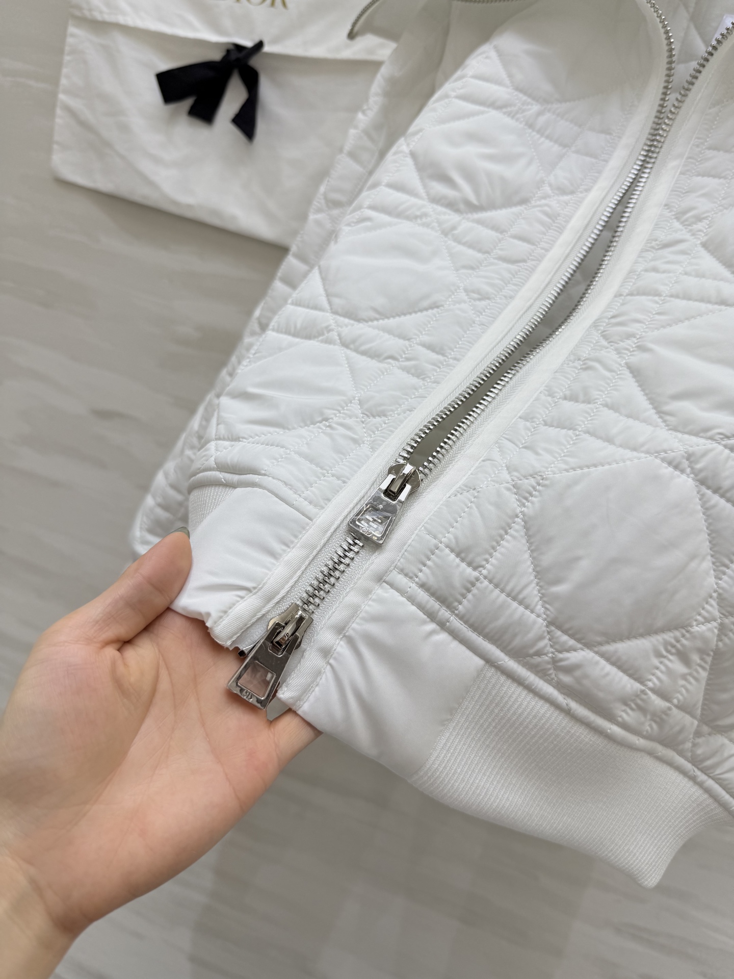 #DIO♡²⁵秋冬新款 老钱风穿搭 大翻领设计戴妃格纹夹棉外套 重工CD蜜蜂🐝刺绣点缀🪡 高品质 现货首