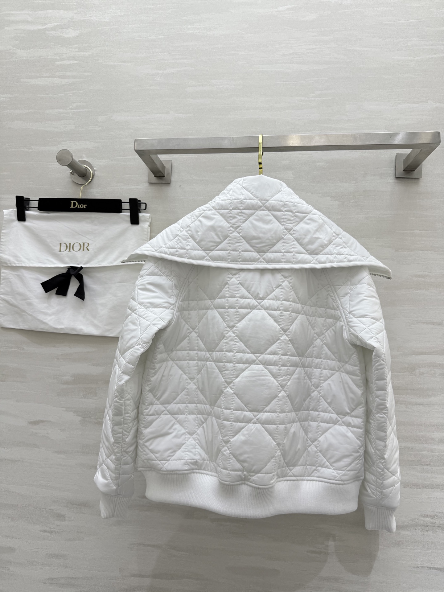 #DIO♡²⁵秋冬新款 老钱风穿搭 大翻领设计戴妃格纹夹棉外套 重工CD蜜蜂🐝刺绣点缀🪡 高品质 现货首