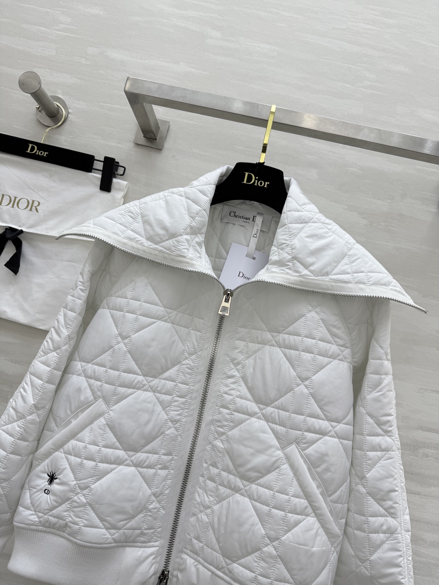 #DIO♡²⁵秋冬新款 老钱风穿搭 大翻领设计戴妃格纹夹棉外套 重工CD蜜蜂🐝刺绣点缀🪡 高品质 现货首