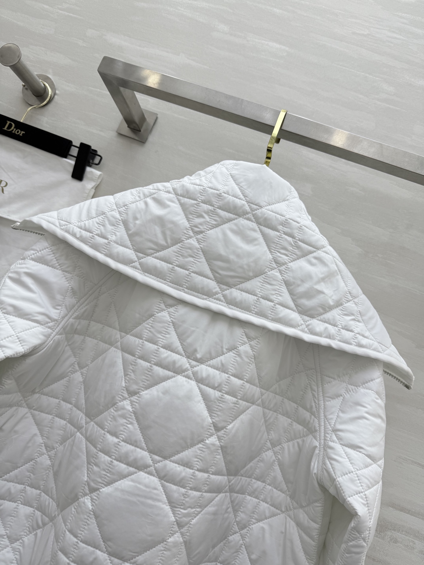 #DIO♡²⁵秋冬新款 老钱风穿搭 大翻领设计戴妃格纹夹棉外套 重工CD蜜蜂🐝刺绣点缀🪡 高品质 现货首