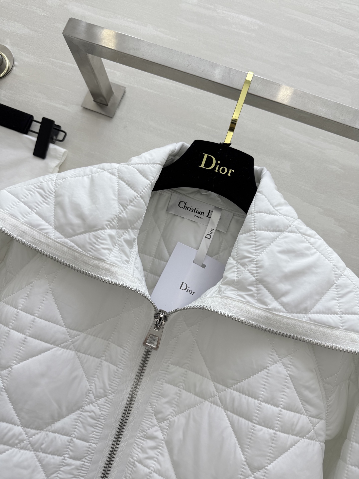 #DIO♡²⁵秋冬新款 老钱风穿搭 大翻领设计戴妃格纹夹棉外套 重工CD蜜蜂🐝刺绣点缀🪡 高品质 现货首