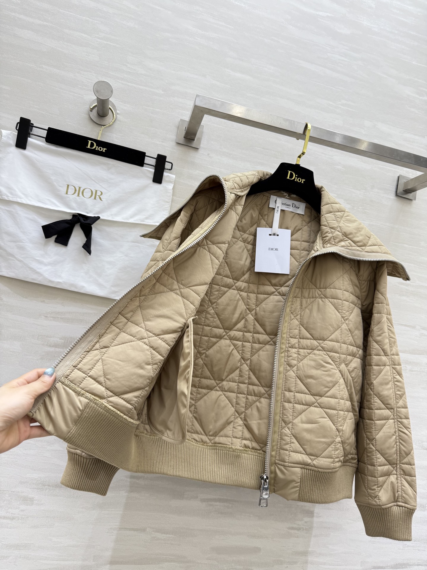 #DIO♡²⁵秋冬新款 老钱风穿搭 大翻领设计戴妃格纹夹棉外套 重工CD蜜蜂🐝刺绣点缀🪡 高品质 现货首