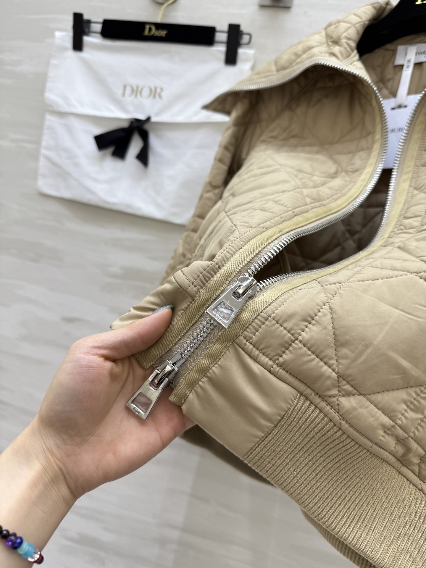 #DIO♡²⁵秋冬新款 老钱风穿搭 大翻领设计戴妃格纹夹棉外套 重工CD蜜蜂🐝刺绣点缀🪡 高品质 现货首