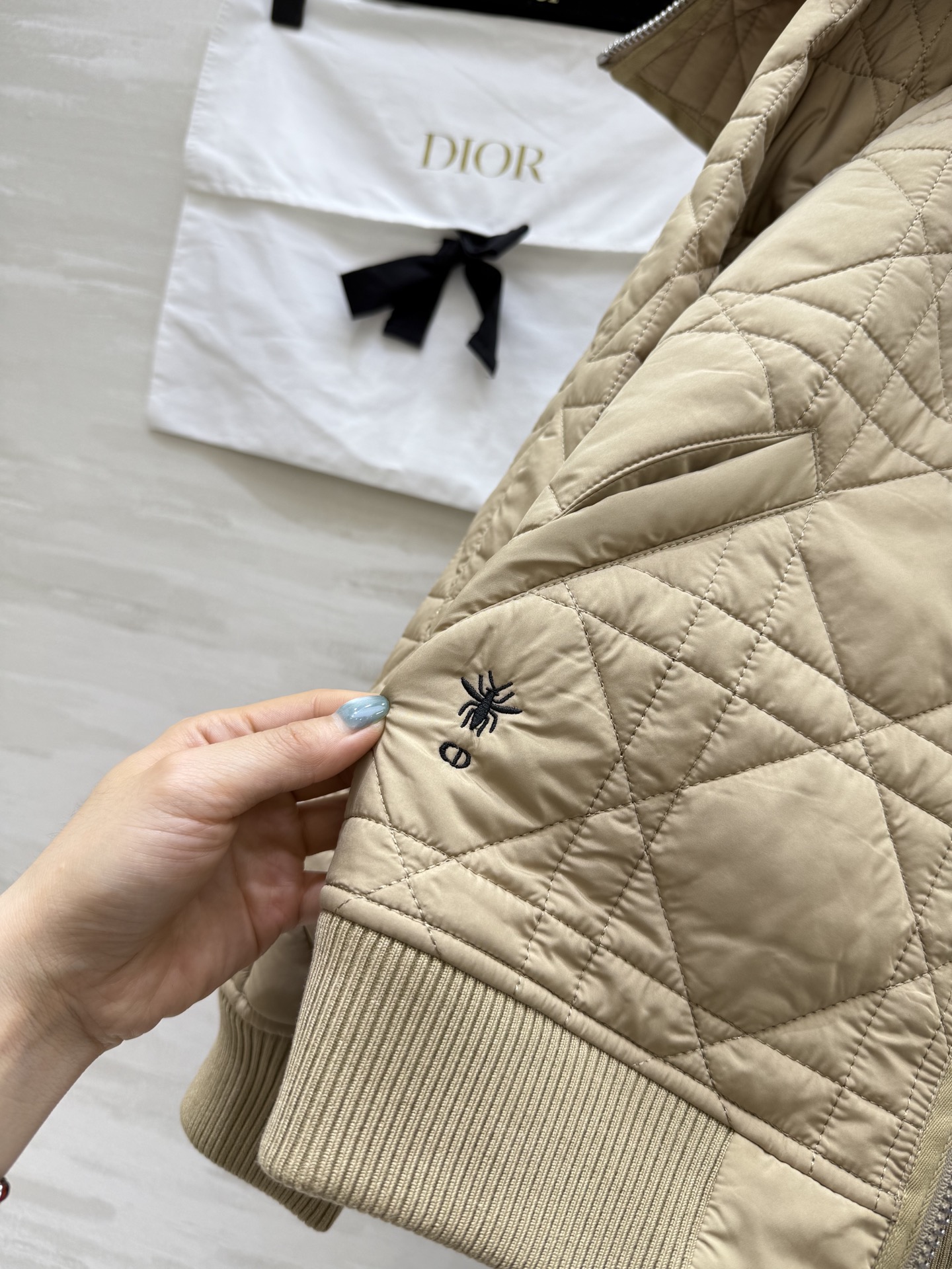 #DIO♡²⁵秋冬新款 老钱风穿搭 大翻领设计戴妃格纹夹棉外套 重工CD蜜蜂🐝刺绣点缀🪡 高品质 现货首