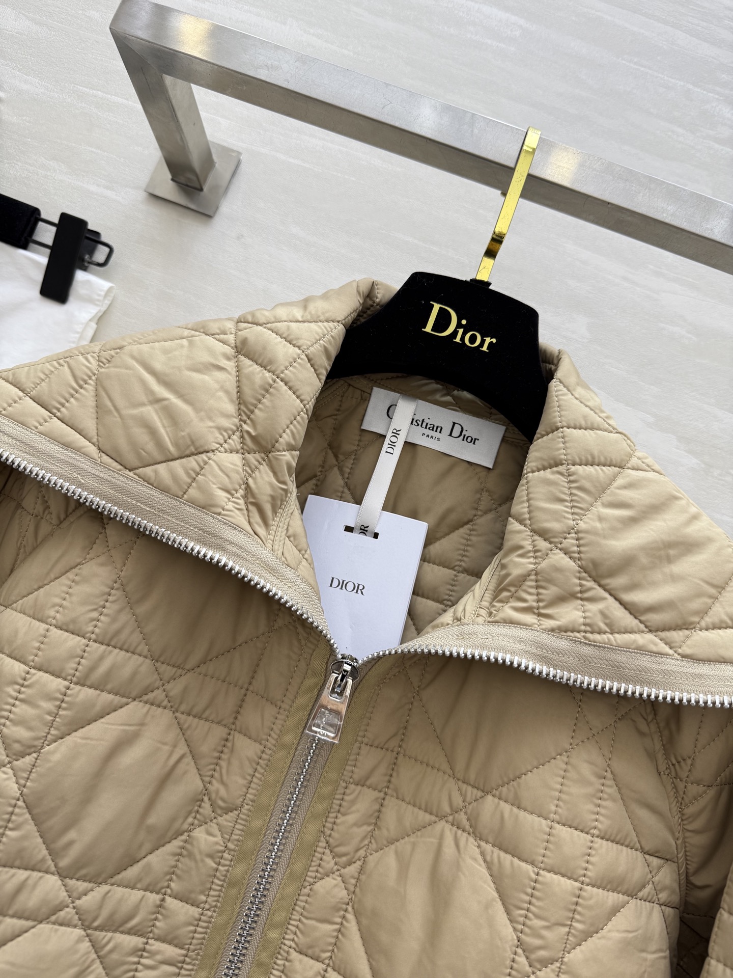 #DIO♡²⁵秋冬新款 老钱风穿搭 大翻领设计戴妃格纹夹棉外套 重工CD蜜蜂🐝刺绣点缀🪡 高品质 现货首