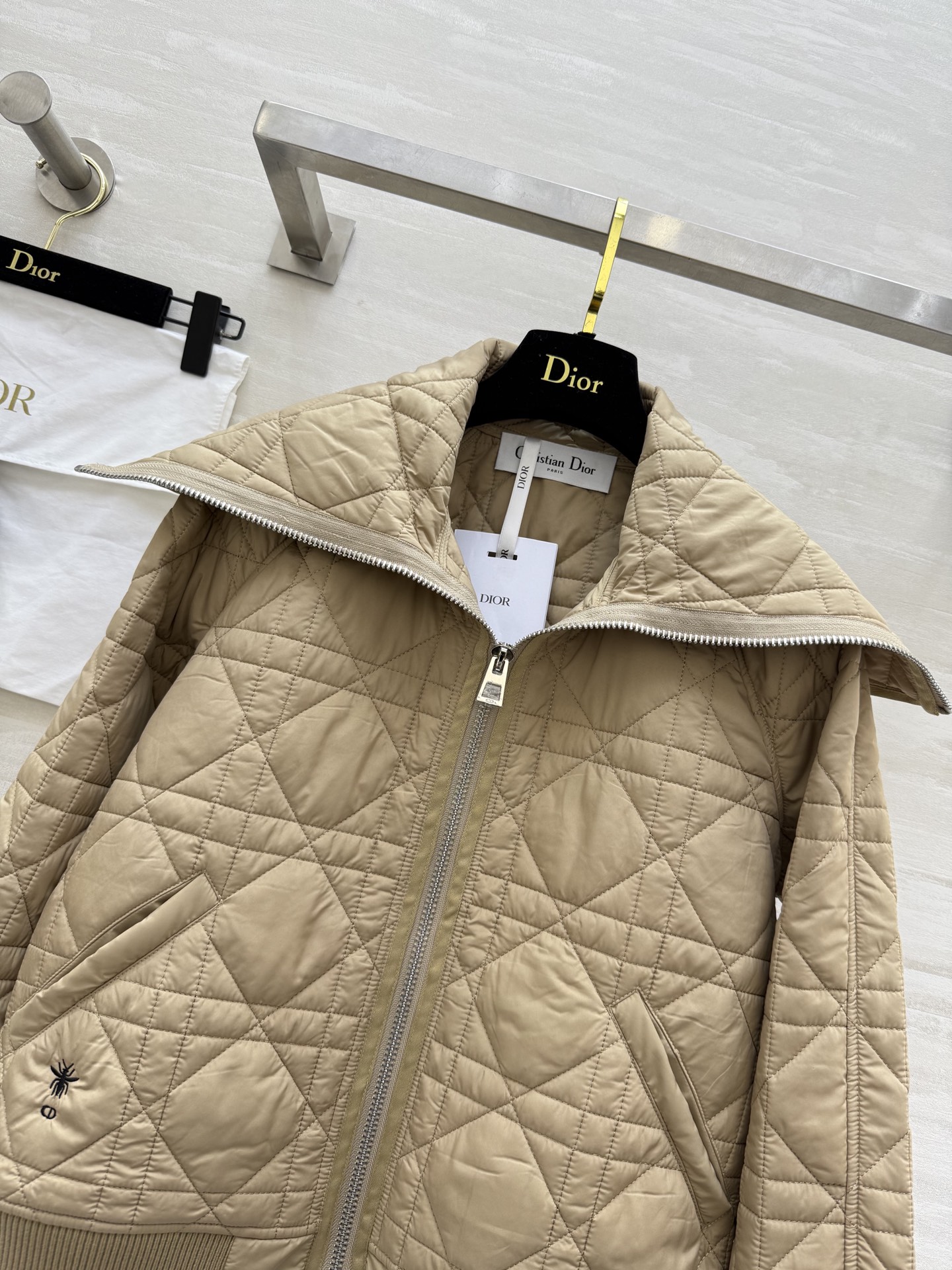 #DIO♡²⁵秋冬新款 老钱风穿搭 大翻领设计戴妃格纹夹棉外套 重工CD蜜蜂🐝刺绣点缀🪡 高品质 现货首