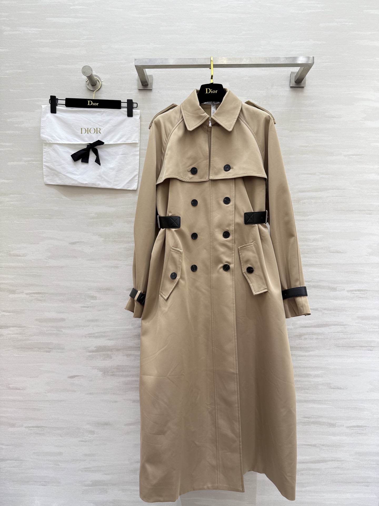 NO:564164,#DIO Autumn and Winter New Style Long lapel windbreaker jacket Leather buckle at the waist to slim down Three-dimensional tailoring Available in stock sizeS/M/L (M size bust 110, length 129),, dior, jackets & coats, alexander wang19860909#DIO秋冬新款 长款翻领风衣外套 腰部皮扣收腰显瘦 立体剪裁版型 现货来sizeS/M/L（M码胸围110,衣长129）,,dior,jackets & coats,alexander wang,Women's clothing