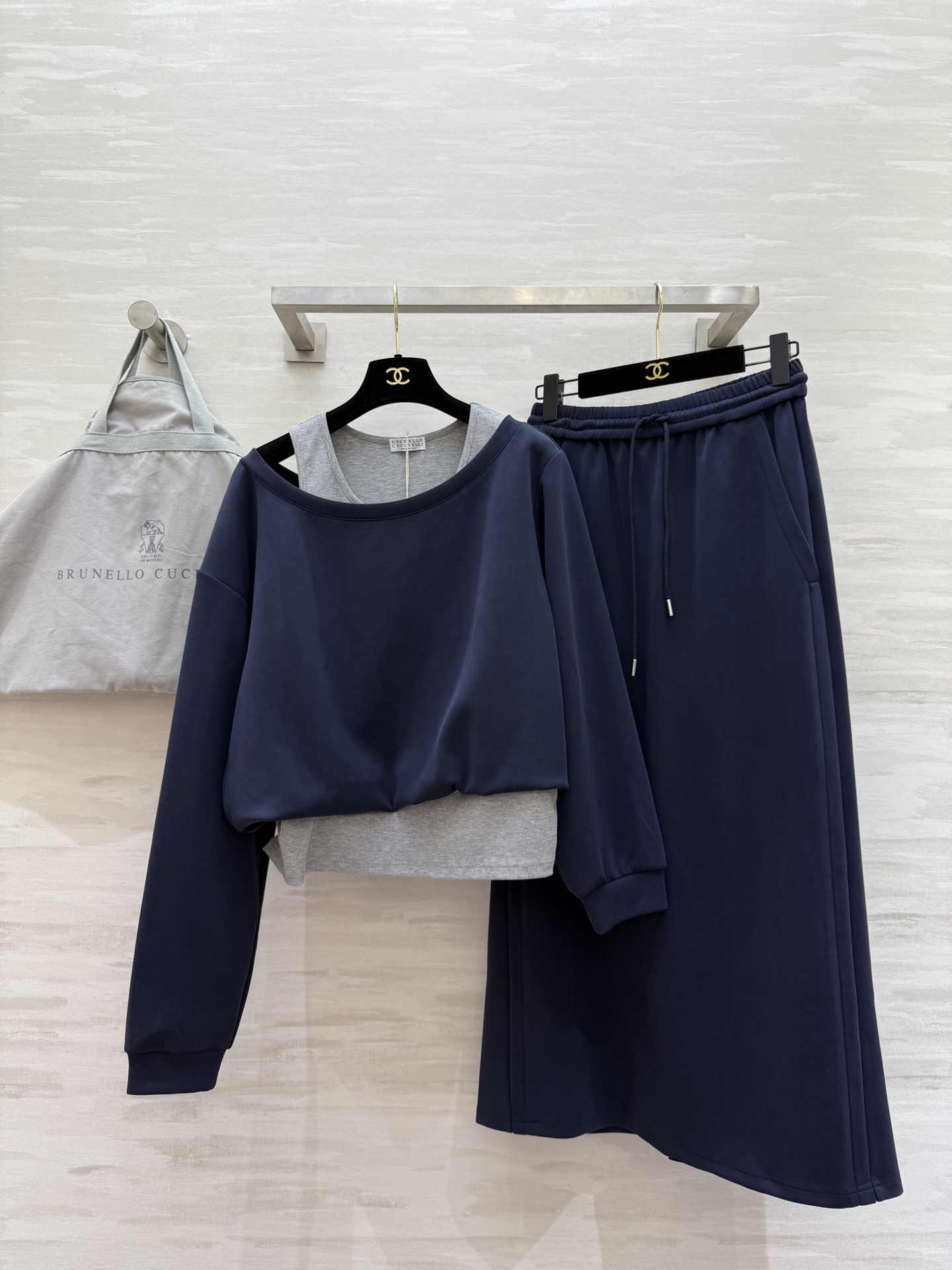 NO:564156,#BC autumn and winter new style fake two-piece casual suit, high-quality customization, ready for sale, size S/M/L/XL (M size bust 112, length 54, skirt waist 66, skirt length 89, skirts, alexander wang19860909#BC秋冬新款 假两件休闲套装 高品质定制 现货首发sizeS/M/L/XL（M码胸围112,衣长54,半裙腰围66,裙长89,,skirts,alexander wang,Women's clothing