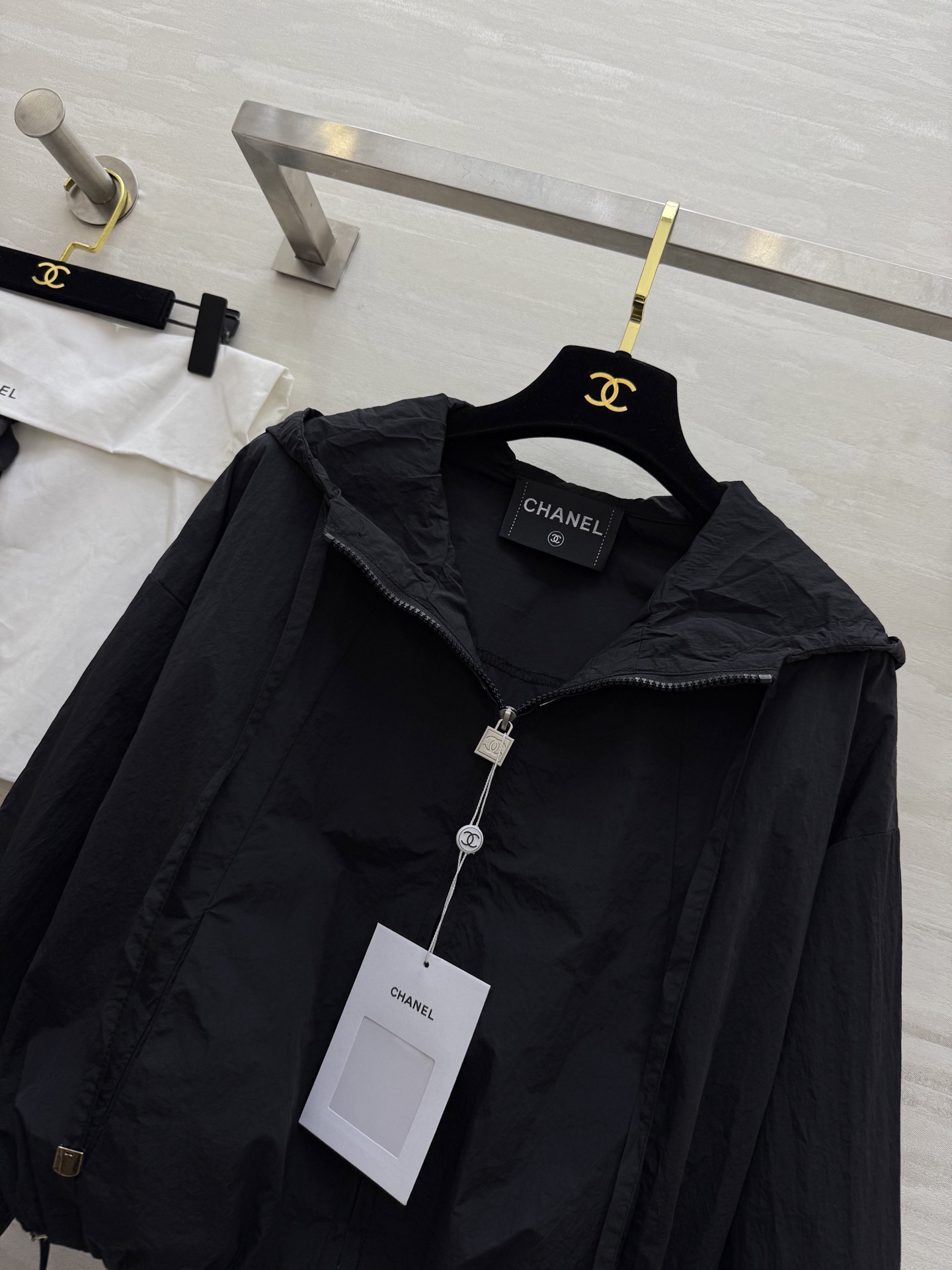 #Chane♡²⁵早秋新款 薄款连帽短款外套 高品质定制 现货首发size：36/38/40（38码胸围