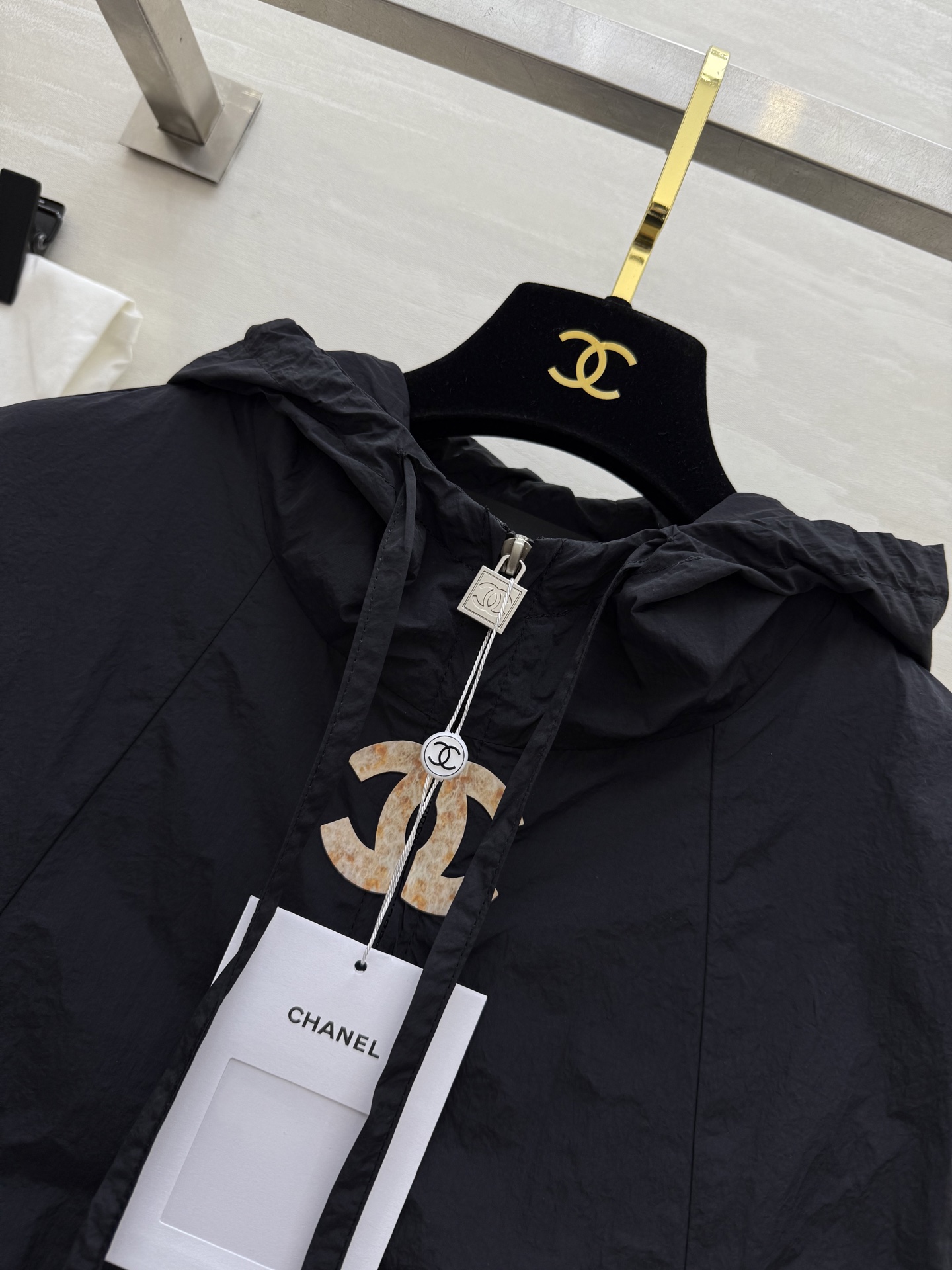 #Chane♡²⁵早秋新款 薄款连帽短款外套 高品质定制 现货首发size：36/38/40（38码胸围