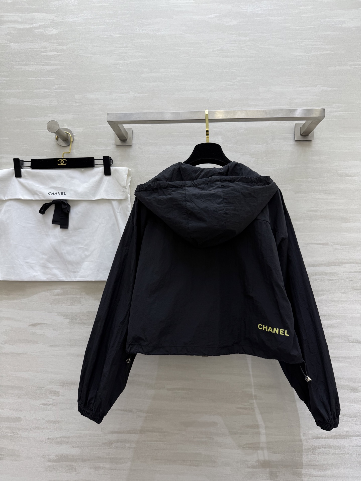 #Chane♡²⁵早秋新款 薄款连帽短款外套 高品质定制 现货首发size：36/38/40（38码胸围