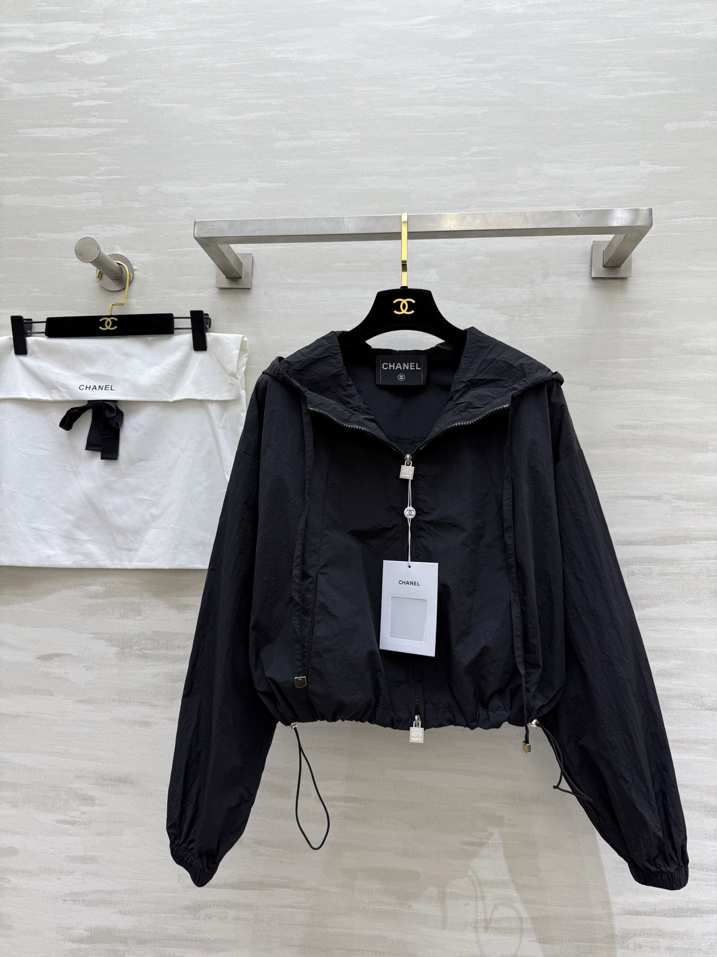 #Chane♡²⁵早秋新款 薄款连帽短款外套 高品质定制 现货首发size：36/38/40（38码胸围