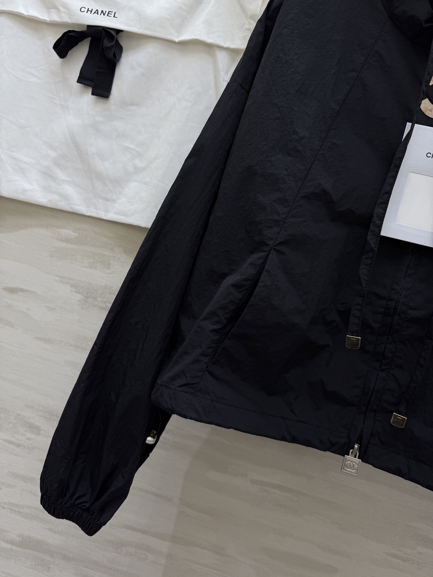 #Chane♡²⁵早秋新款 薄款连帽短款外套 高品质定制 现货首发size：36/38/40（38码胸围