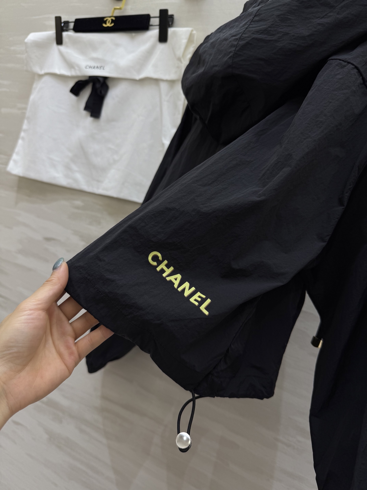 #Chane♡²⁵早秋新款 薄款连帽短款外套 高品质定制 现货首发size：36/38/40（38码胸围