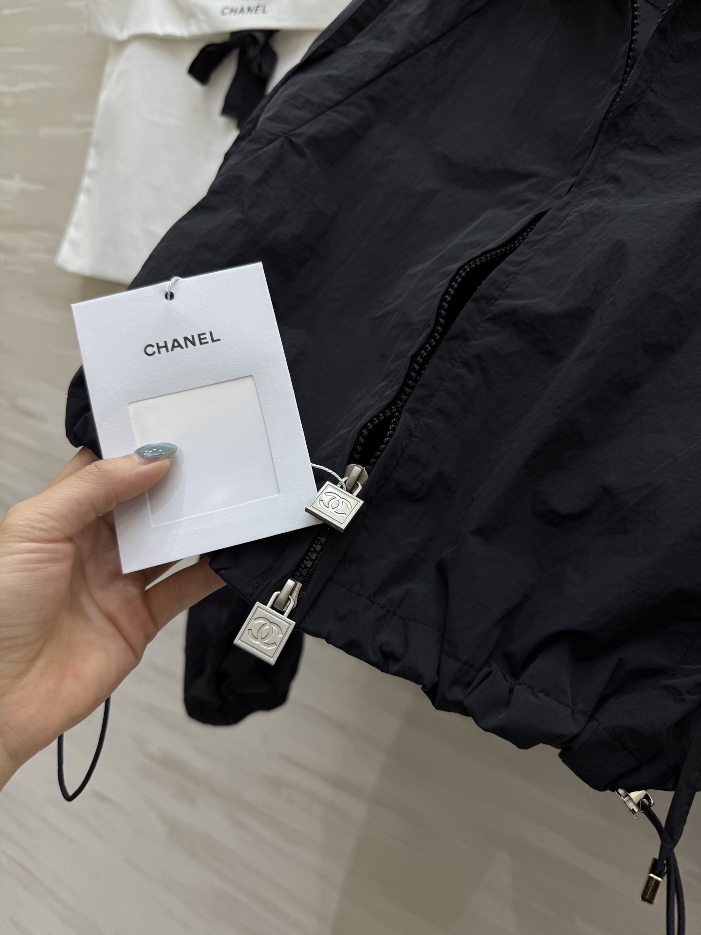 #Chane♡²⁵早秋新款 薄款连帽短款外套 高品质定制 现货首发size：36/38/40（38码胸围