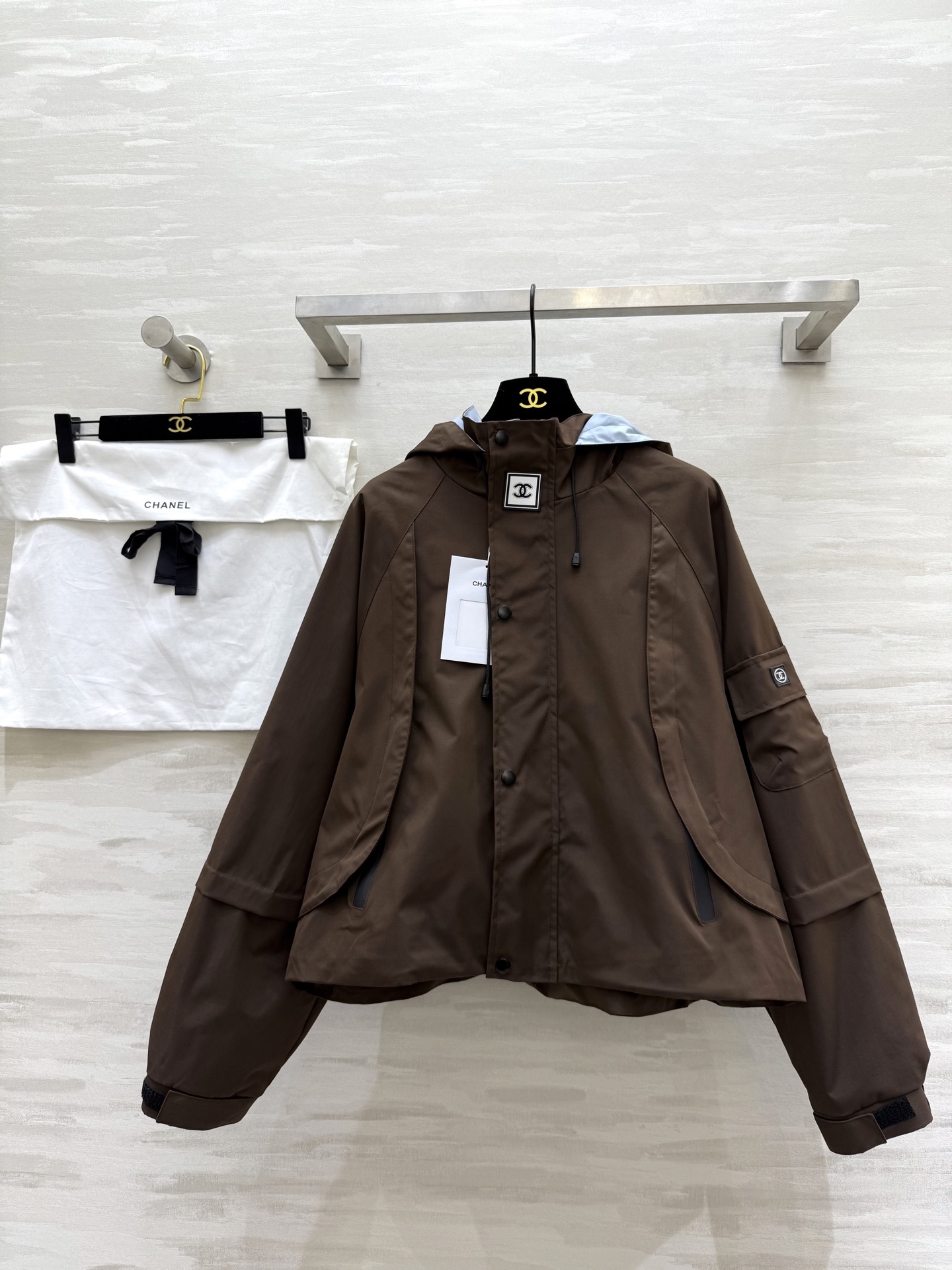 #Chane♡²⁵秋冬新款 中古系列 撞色连帽短款外套 高品质定制 现货首发size：36/38/40（