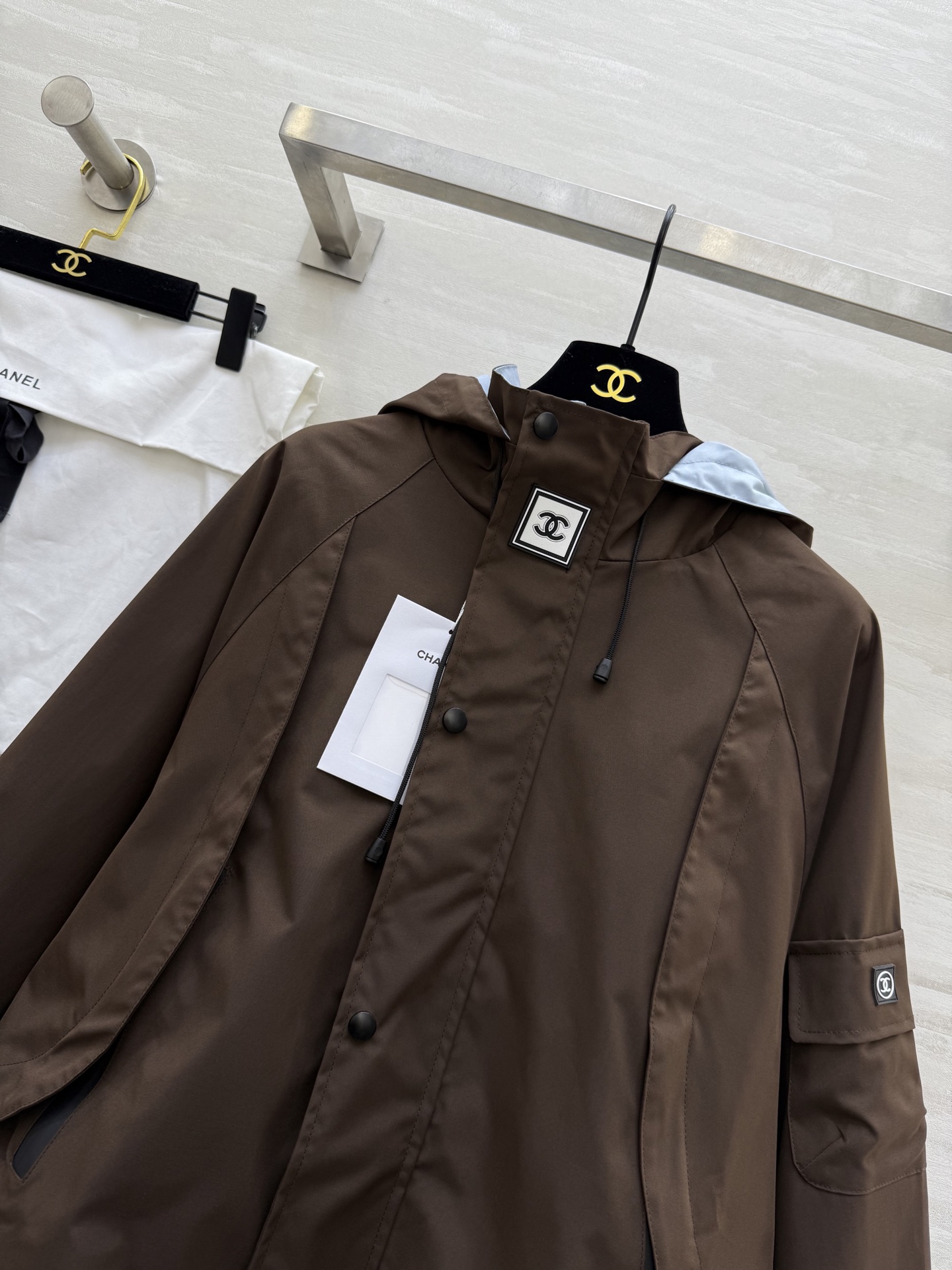 #Chane♡²⁵秋冬新款 中古系列 撞色连帽短款外套 高品质定制 现货首发size：36/38/40（