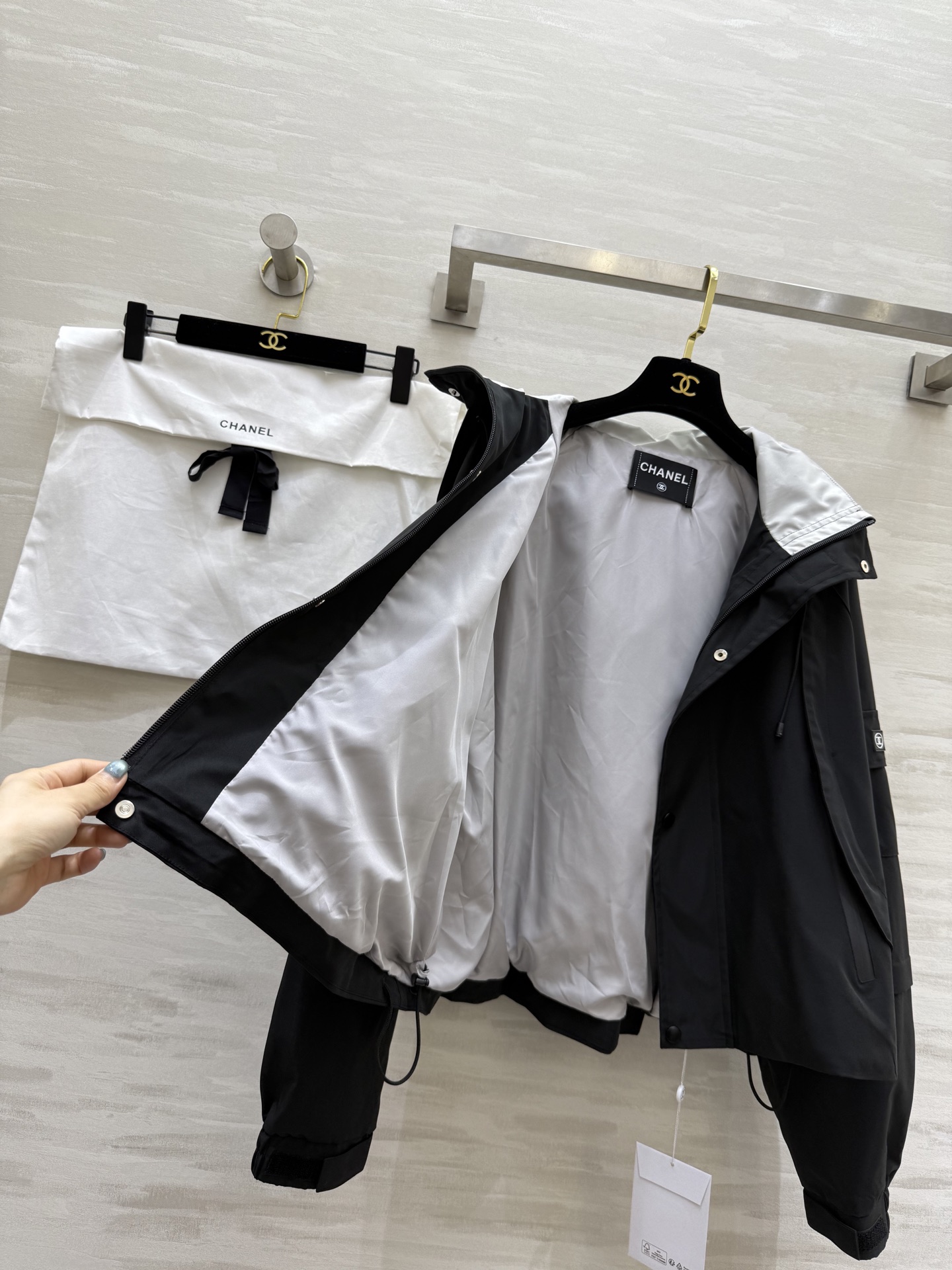 #Chane♡²⁵秋冬新款 中古系列 撞色连帽短款外套 高品质定制 现货首发size：36/38/40（