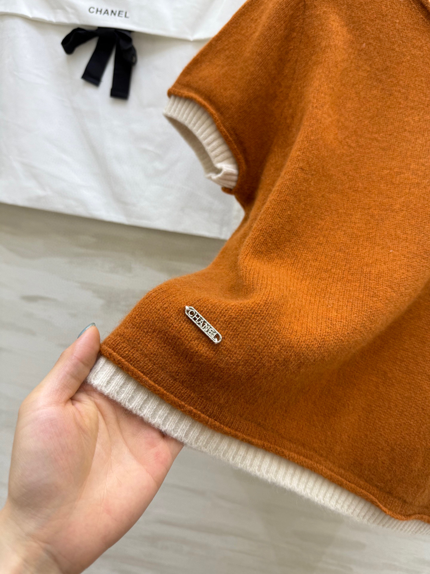 #Chane♡²⁵秋冬新款 浣熊毛绒短袖上衣 高品质 现货来 配送防尘 size：36/38/40（38