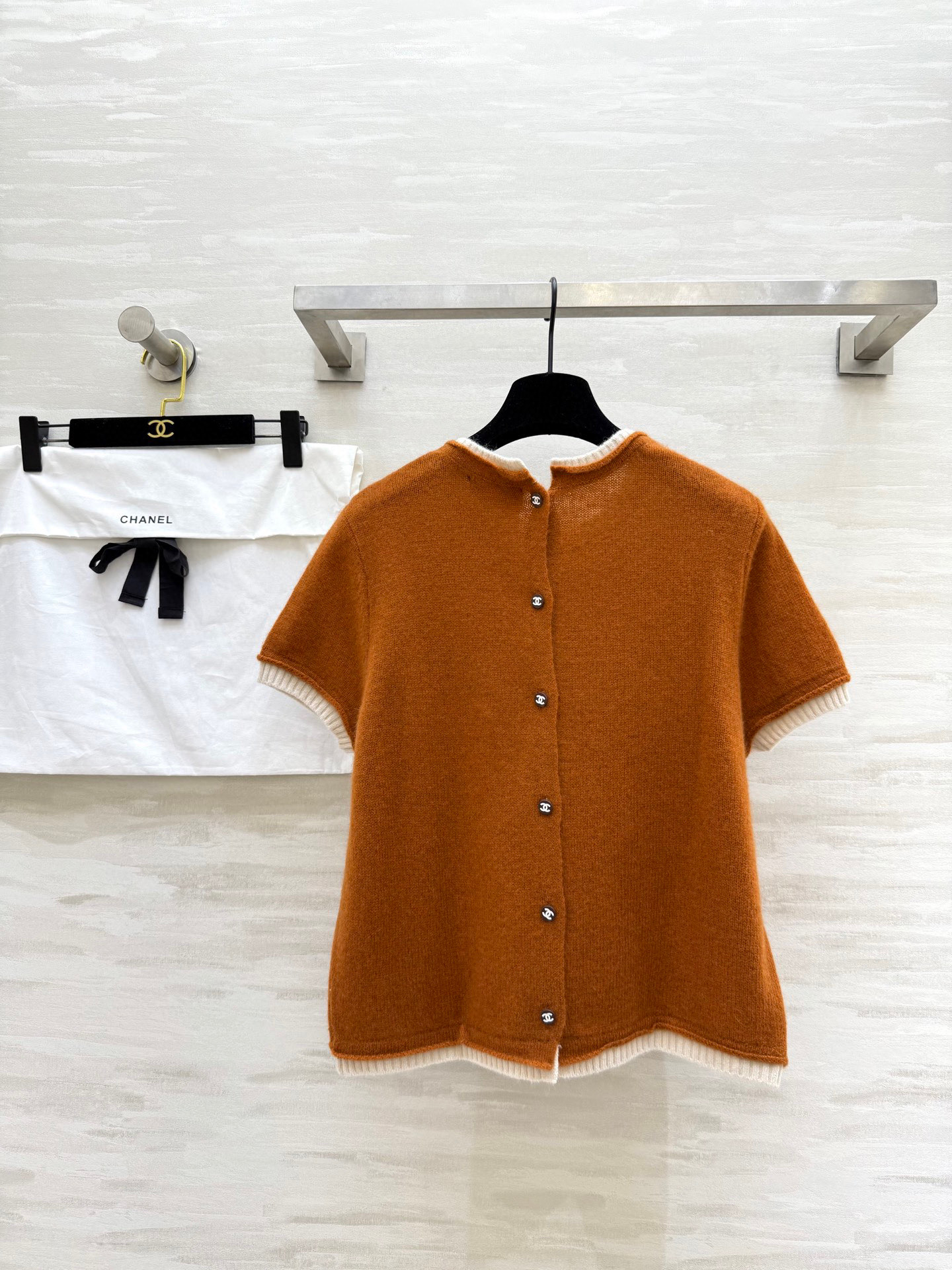 #Chane♡²⁵秋冬新款 浣熊毛绒短袖上衣 高品质 现货来 配送防尘 size：36/38/40（38