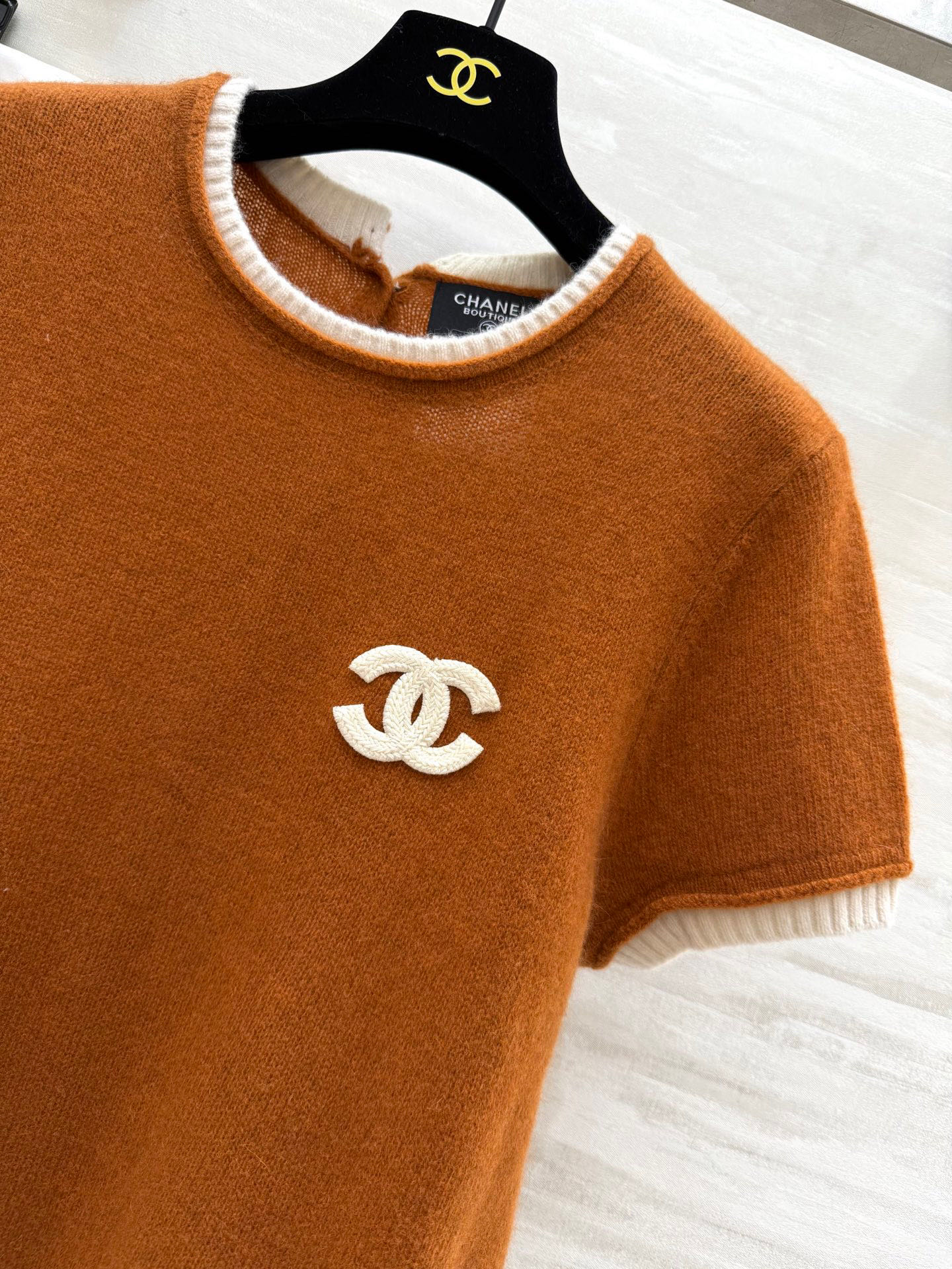 #Chane♡²⁵秋冬新款 浣熊毛绒短袖上衣 高品质 现货来 配送防尘 size：36/38/40（38