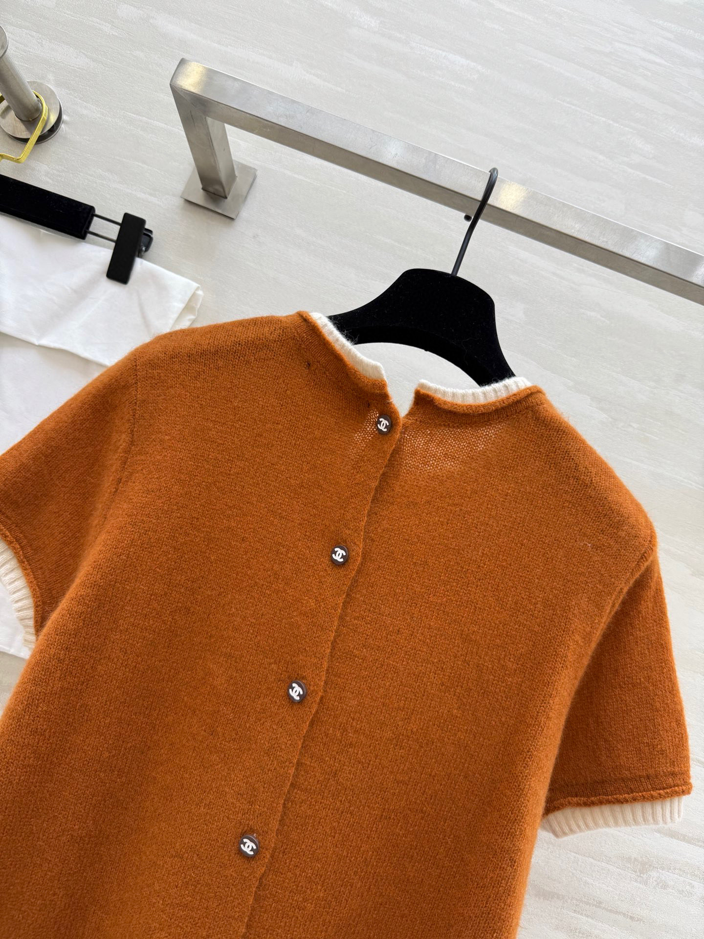 #Chane♡²⁵秋冬新款 浣熊毛绒短袖上衣 高品质 现货来 配送防尘 size：36/38/40（38