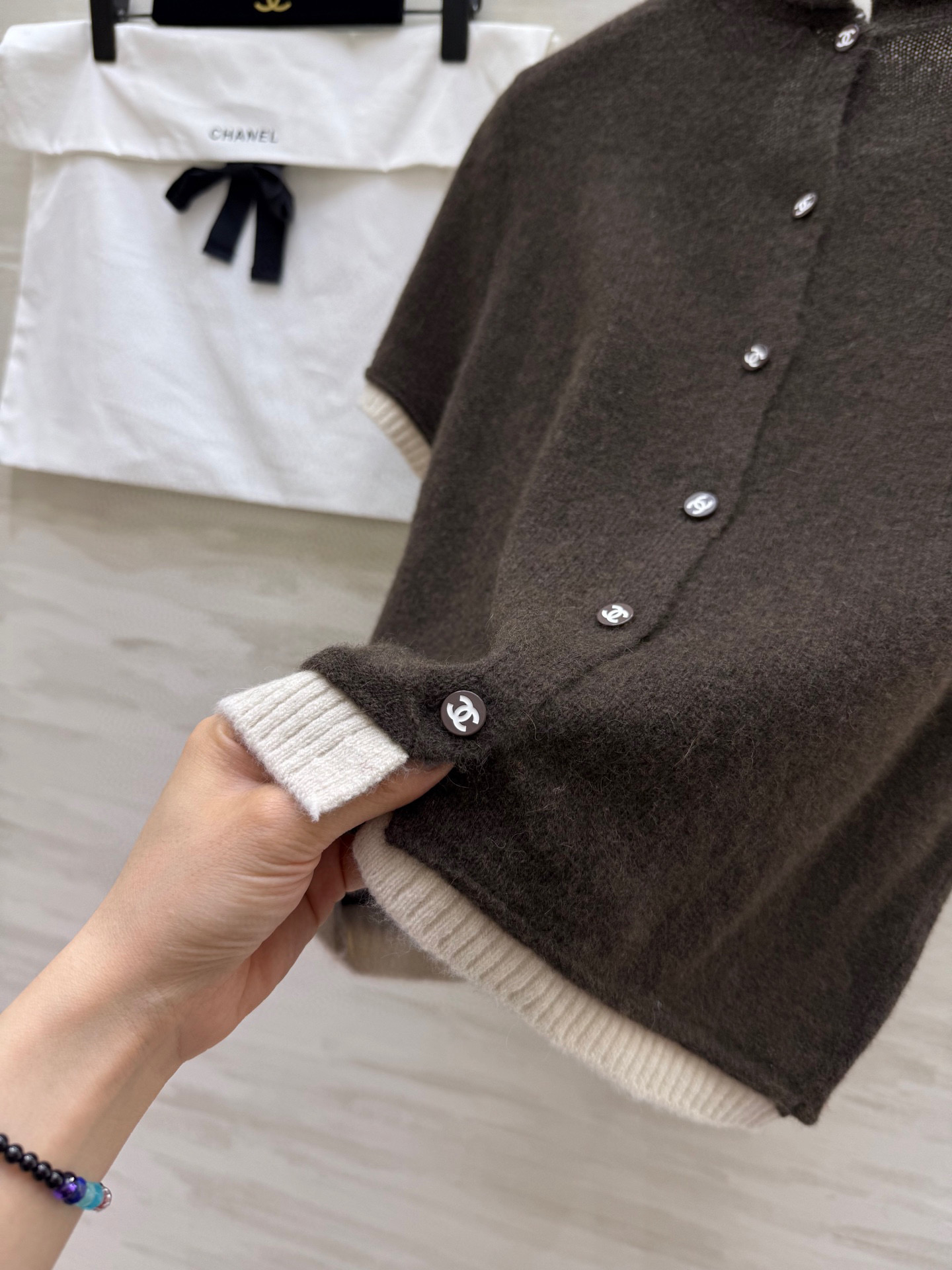 #Chane♡²⁵秋冬新款 浣熊毛绒短袖上衣 高品质 现货来 配送防尘 size：36/38/40（38